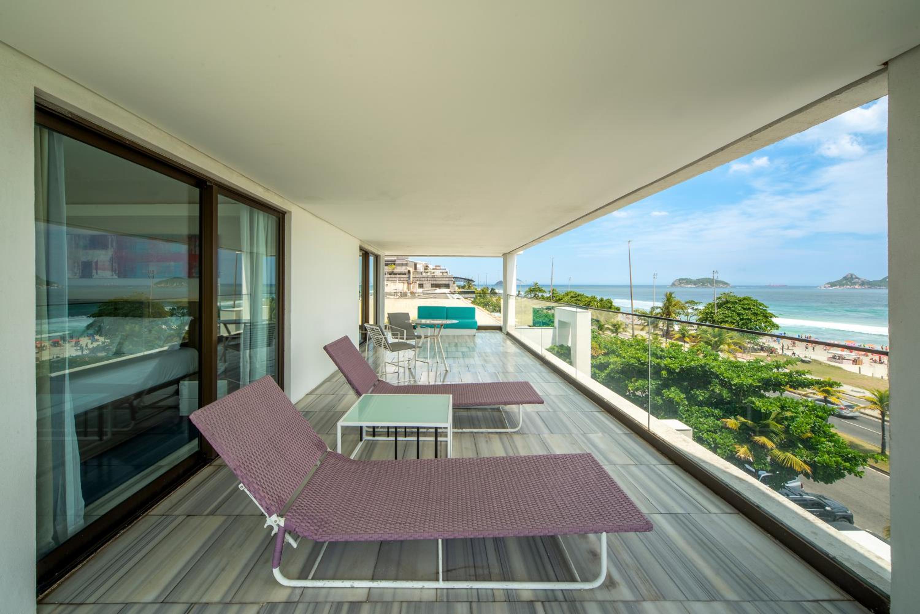 Deluxe Suite with Sea View thumbnail 6