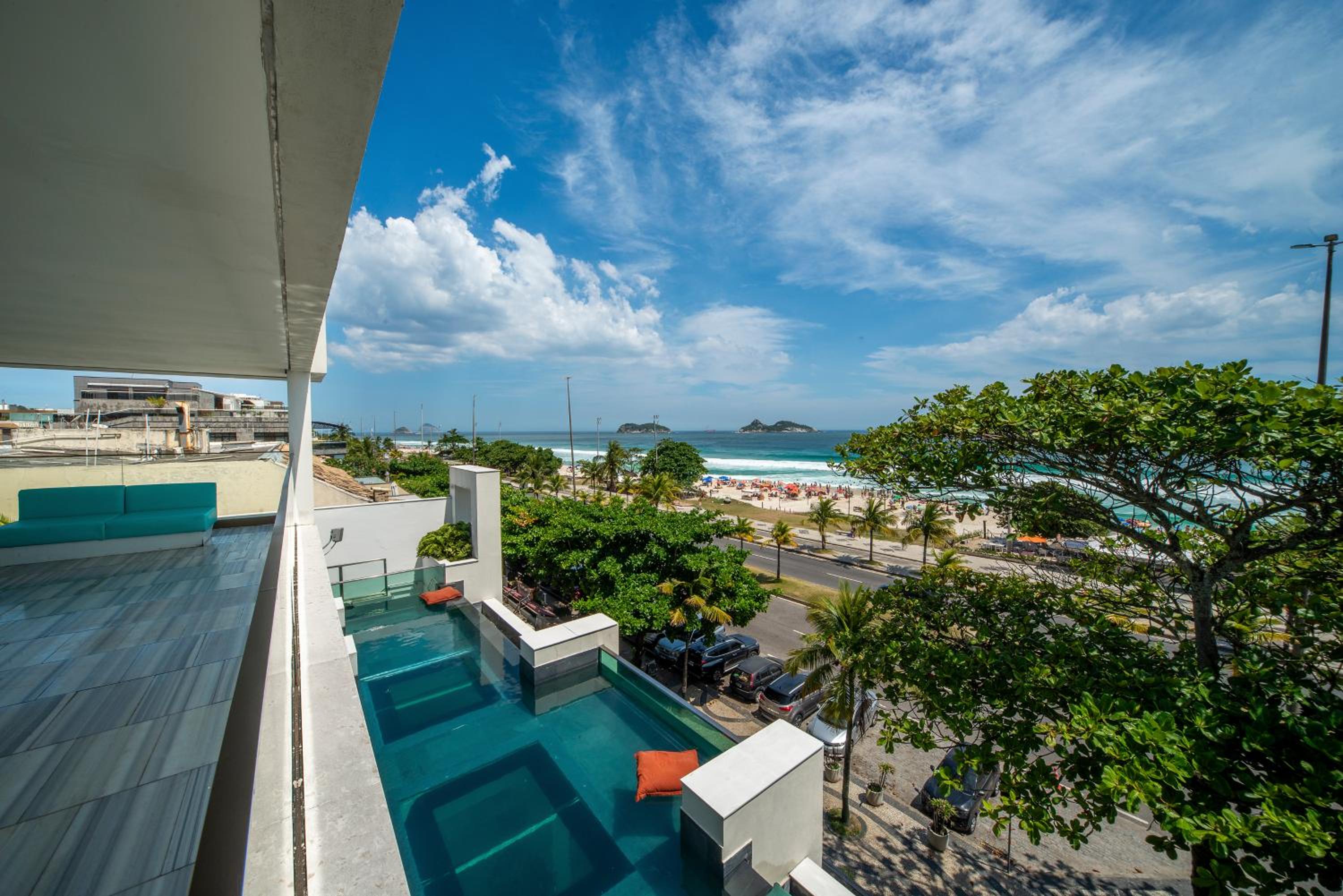 Deluxe Suite with Sea View thumbnail 5