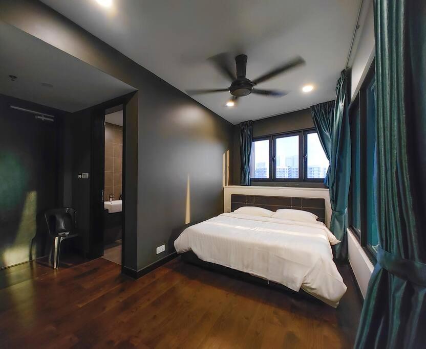 Three-Bedroom Apartment photo 1