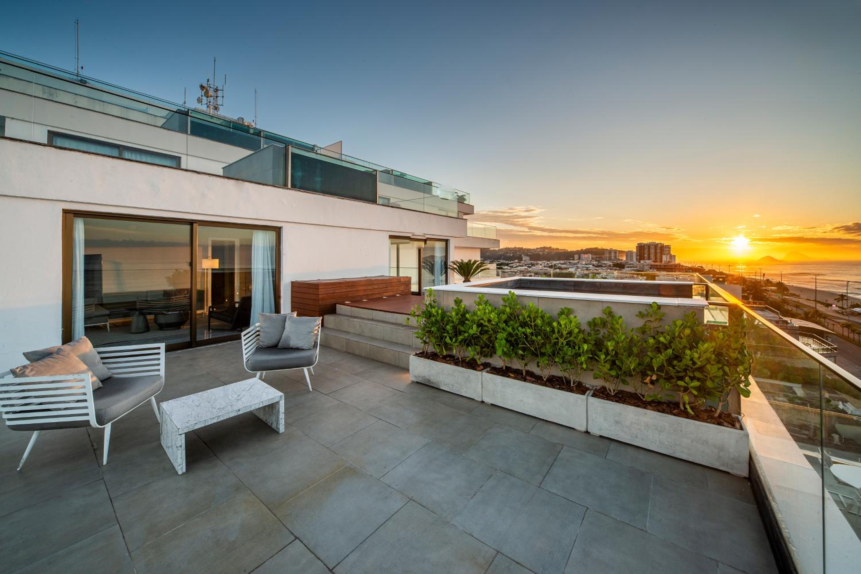 Suite with Private Pool thumbnail 5