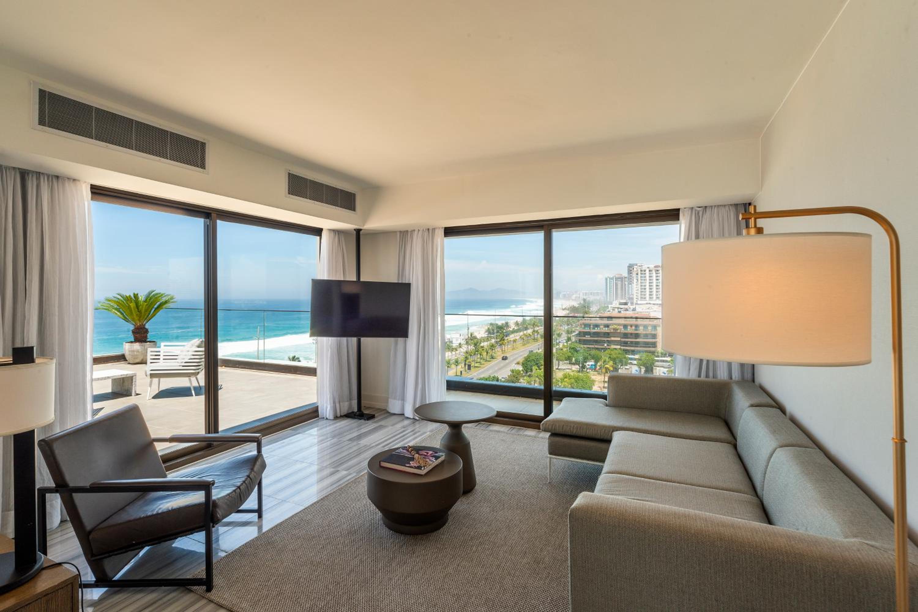 Suite with Private Pool thumbnail 5