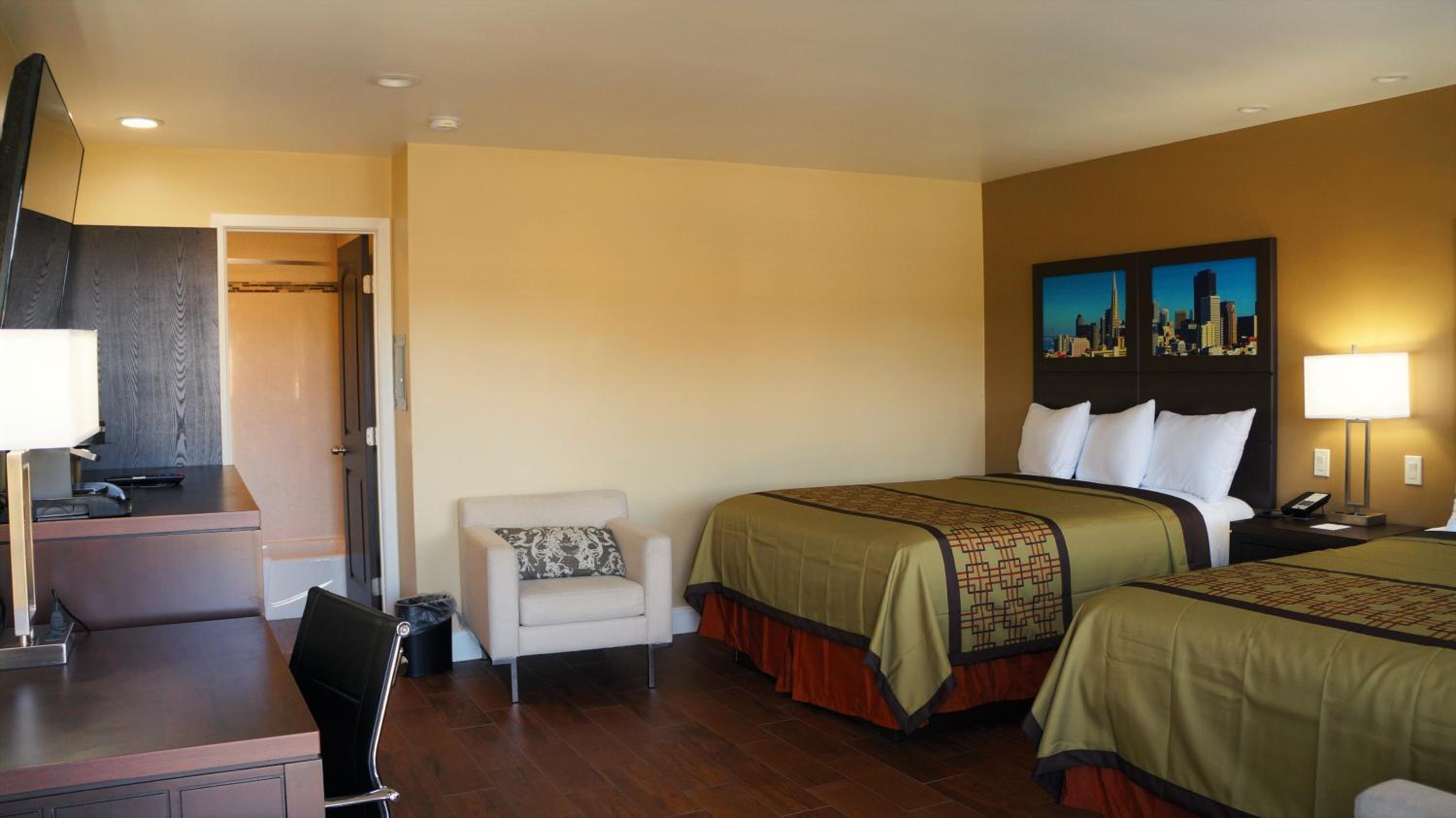 Queen Room with Two Queen Beds - Photo 13