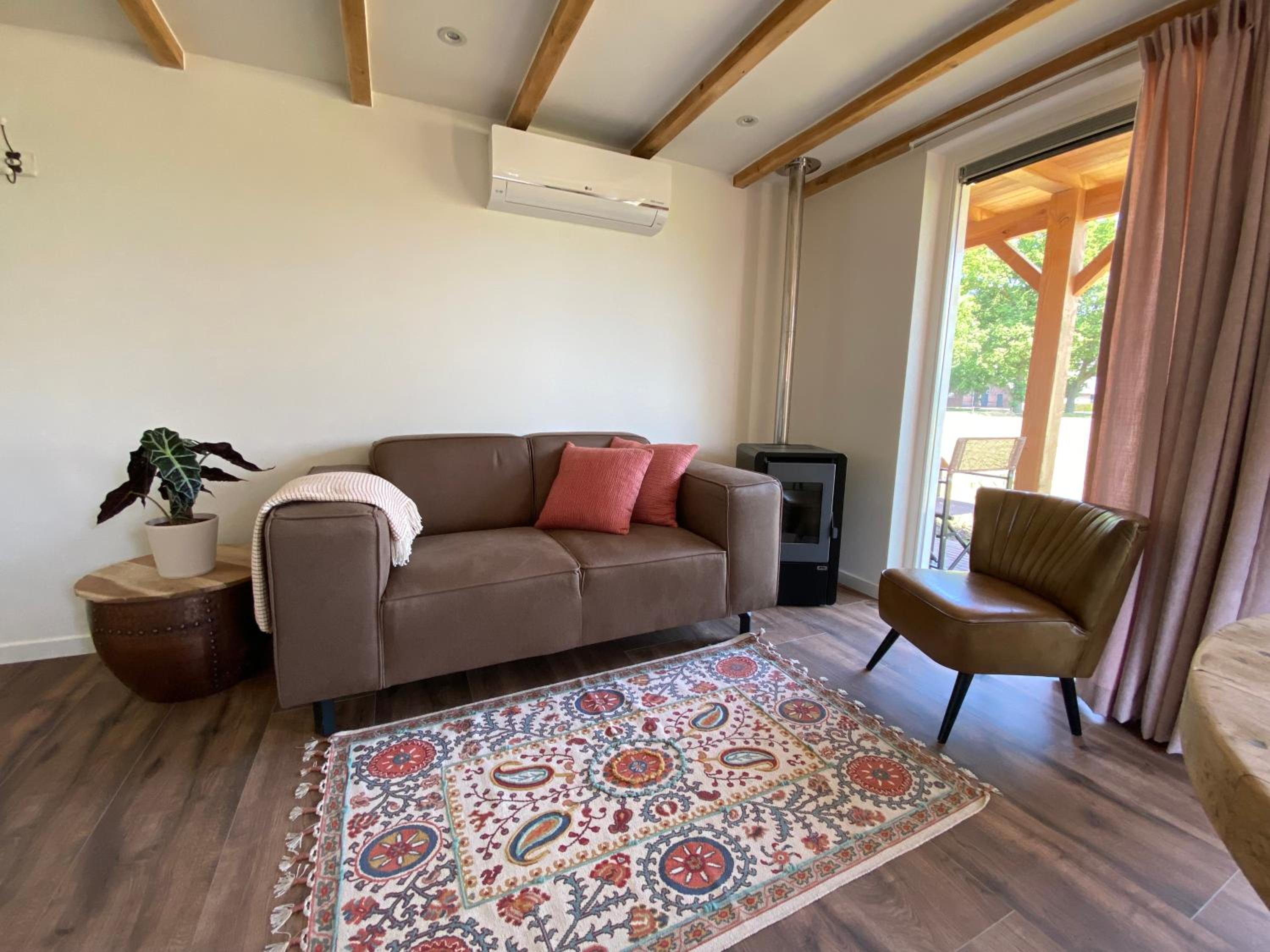 One-Bedroom House photo 1