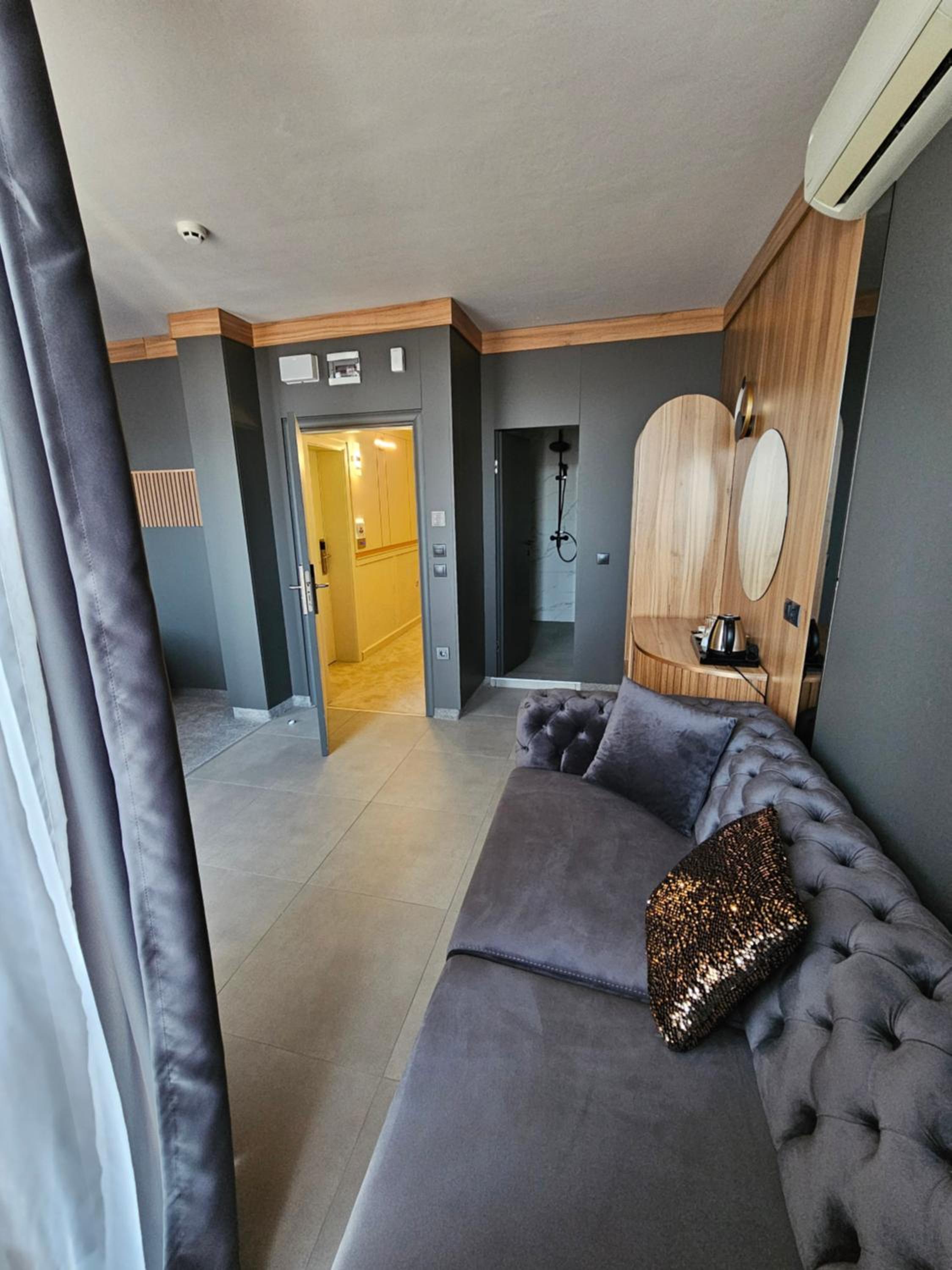 One-Bedroom Apartment - 5th Floor with Free Spa Access - Photo 2