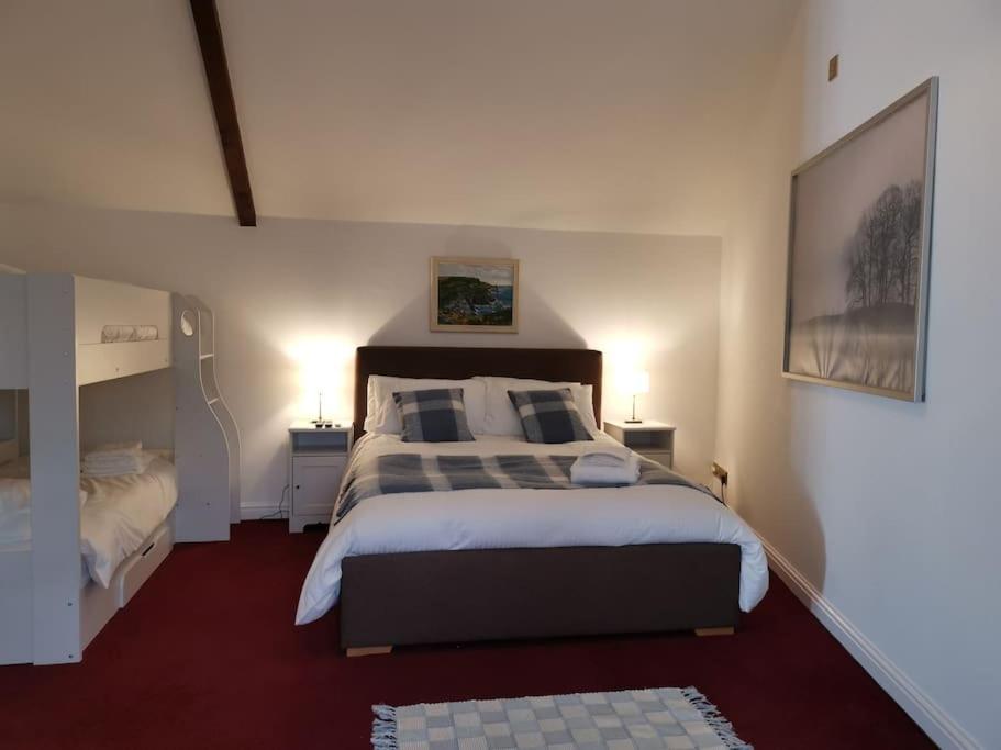 One-Bedroom Apartment photo 3