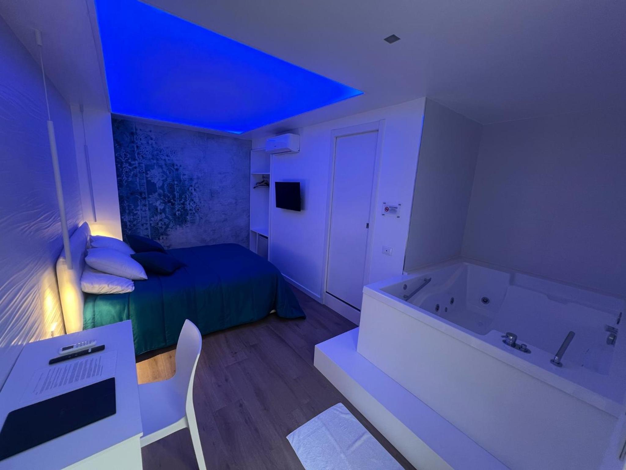 Queen Room with Spa Bath photo 2