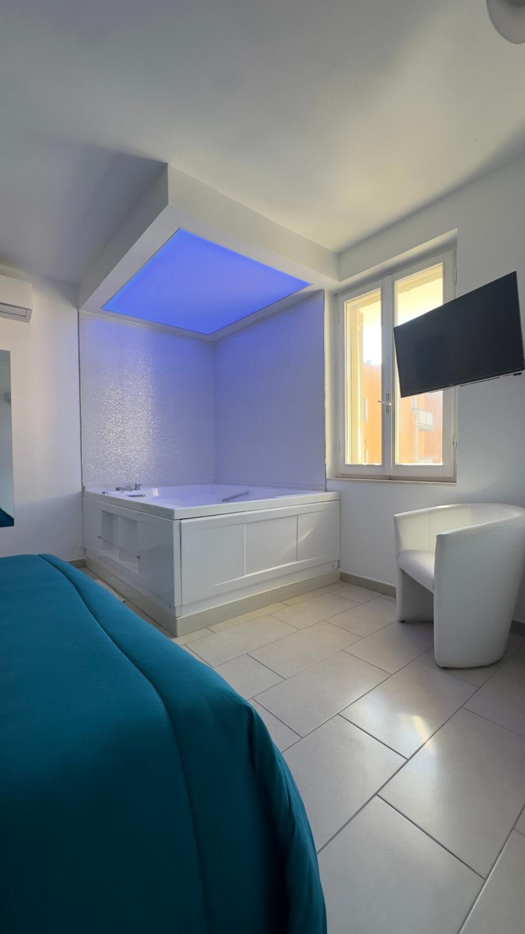 Queen Room with Spa Bath photo 3