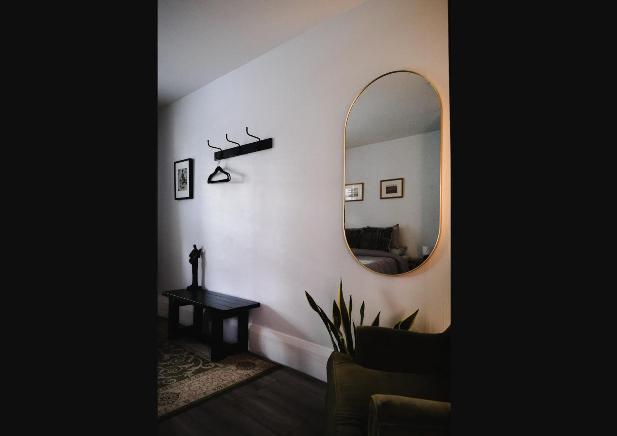 One-Bedroom Apartment photo 3