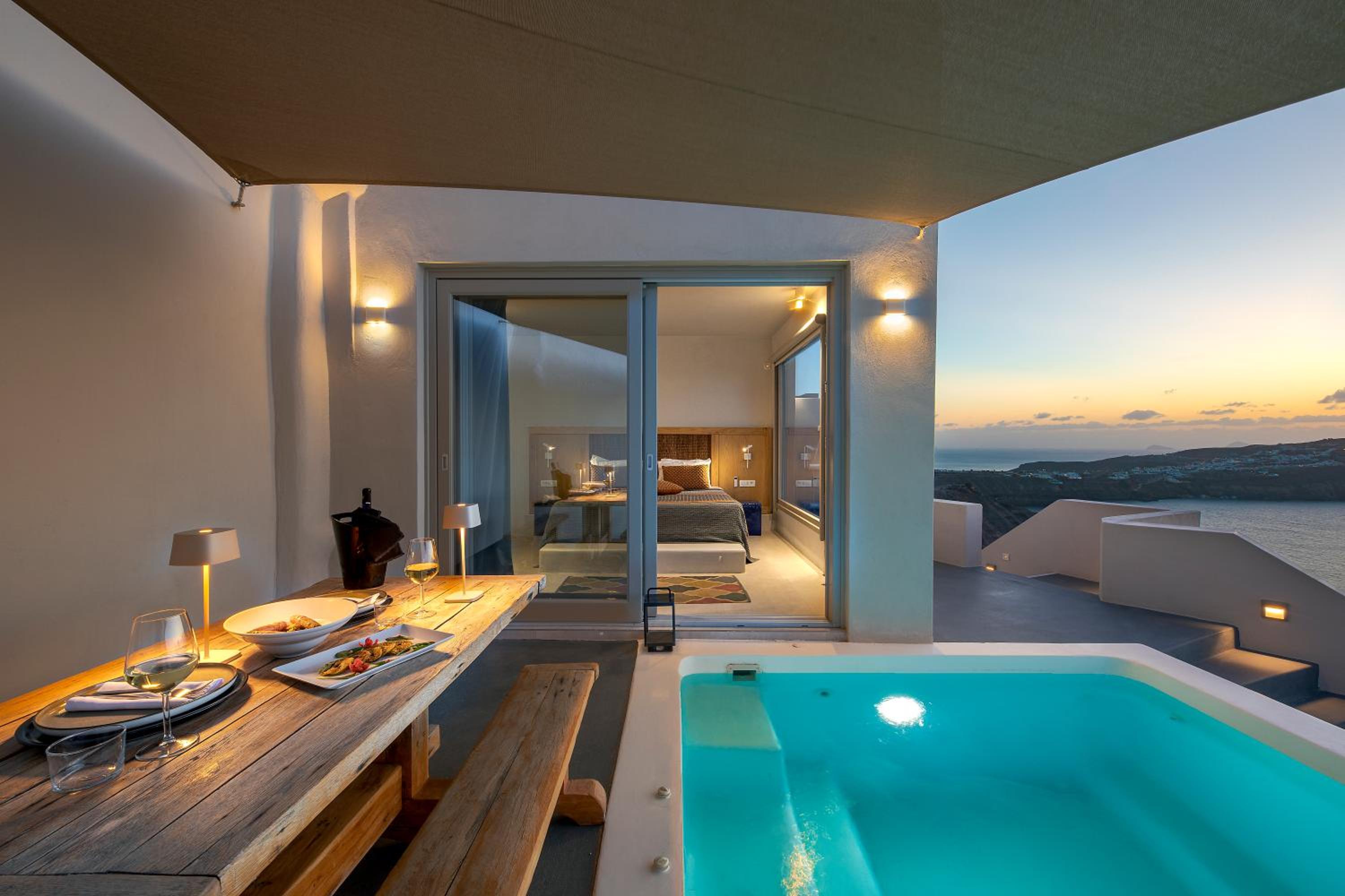 Suite with Private Pool - Photo 11