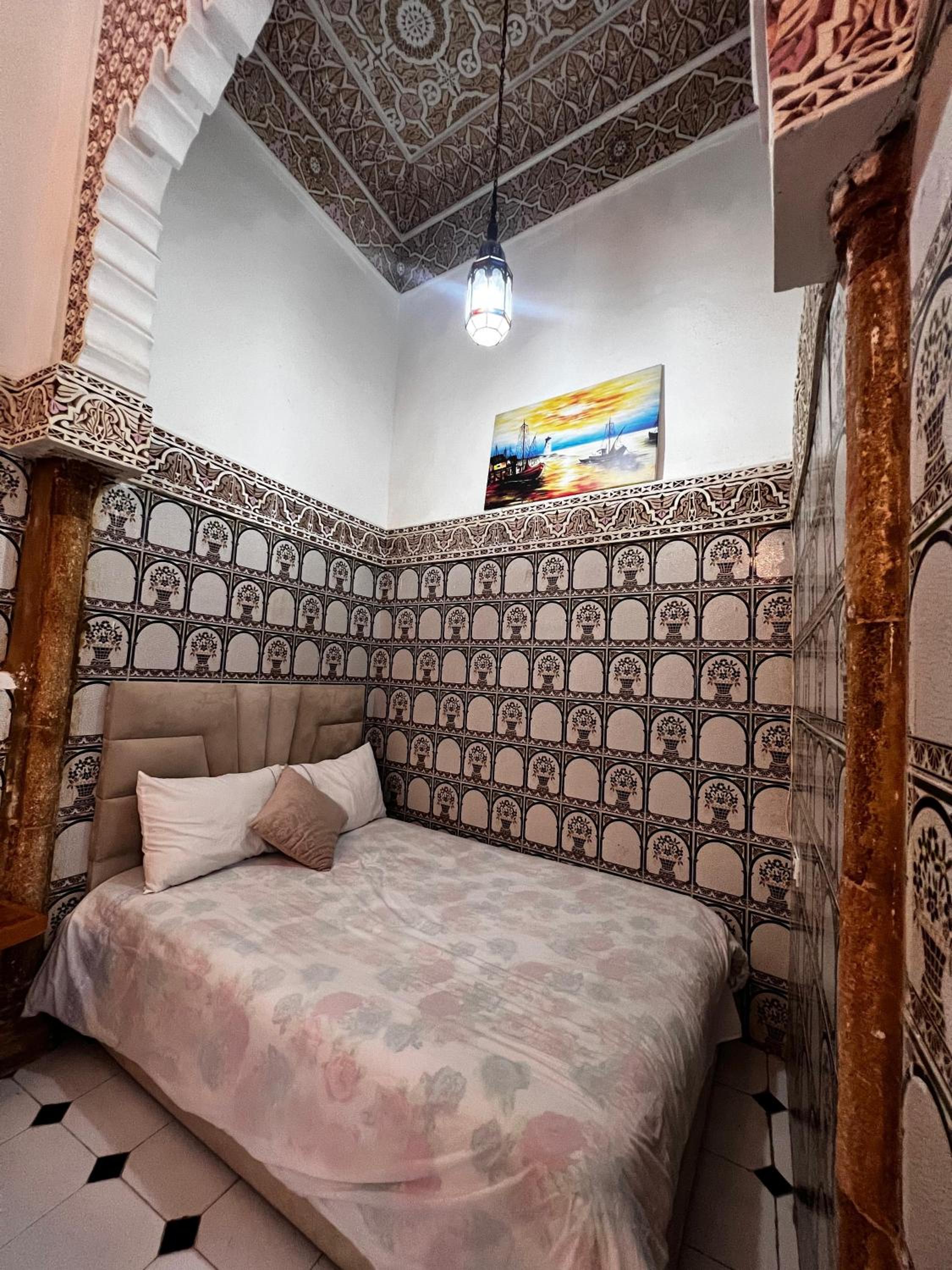 Family Room with Private Bathroom - Photo 3