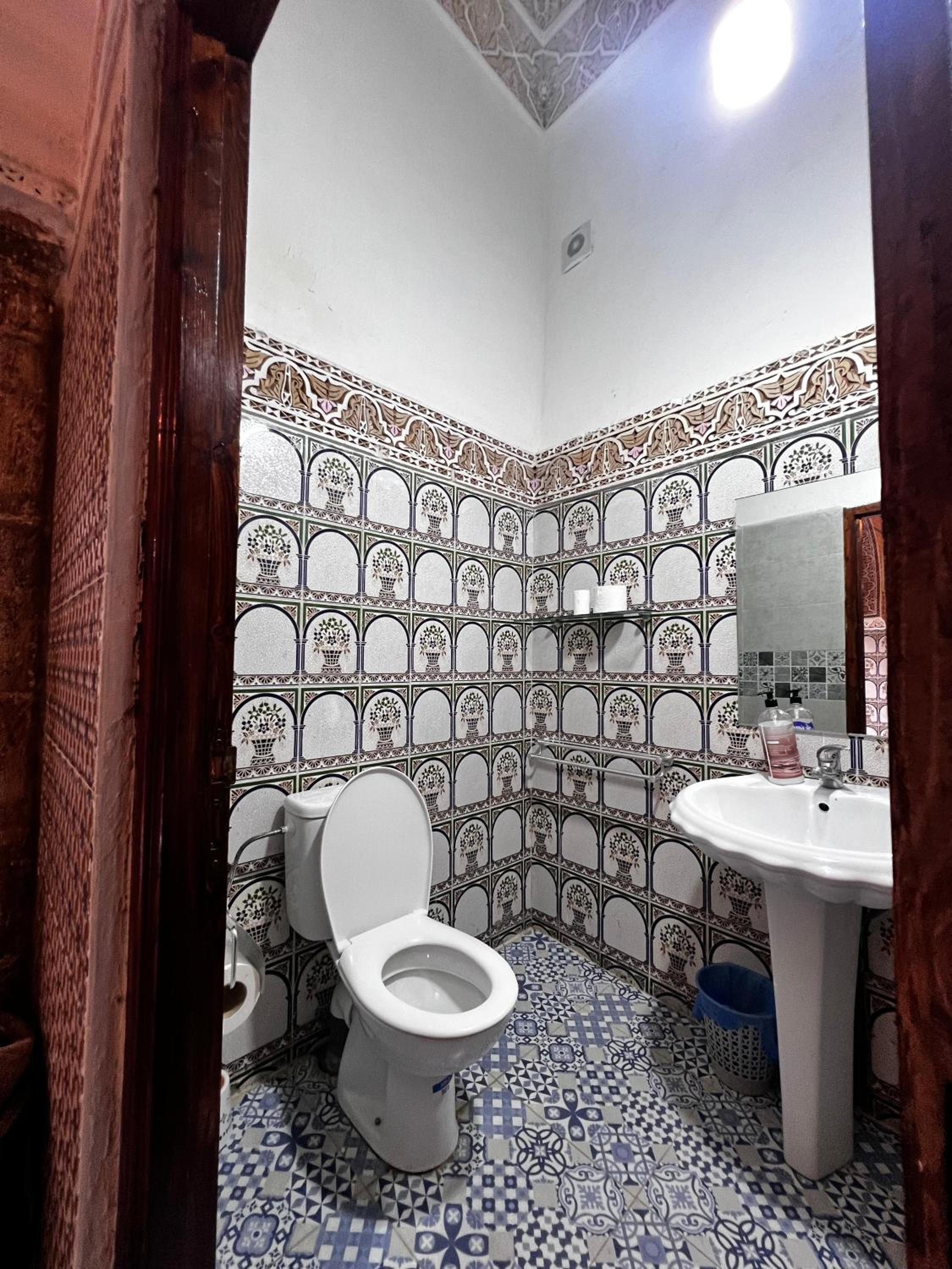 Family Room with Private Bathroom - Photo 6