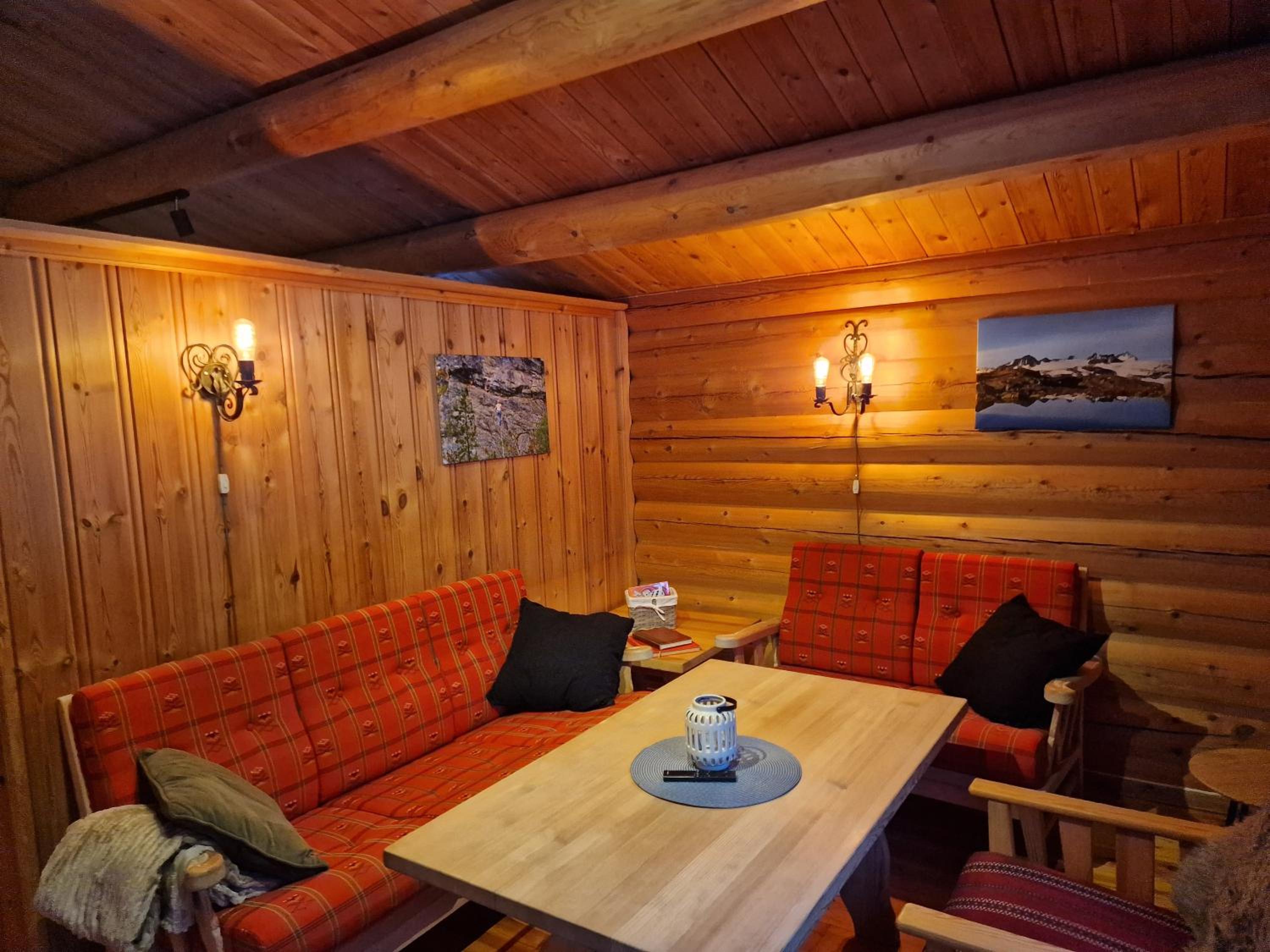 Family Room with Private Bathroom - Photo 3