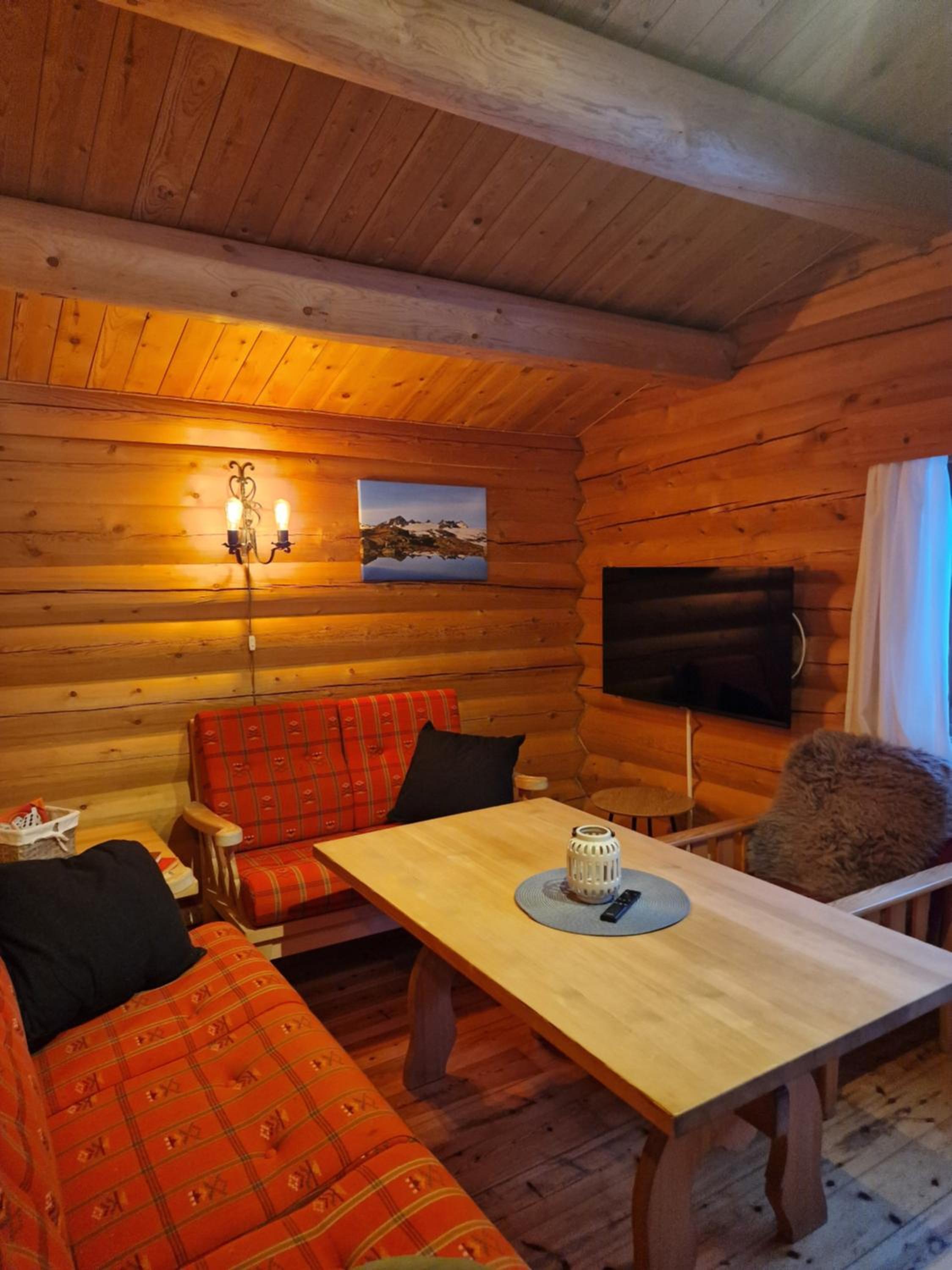 Family Room with Private Bathroom - Photo 7