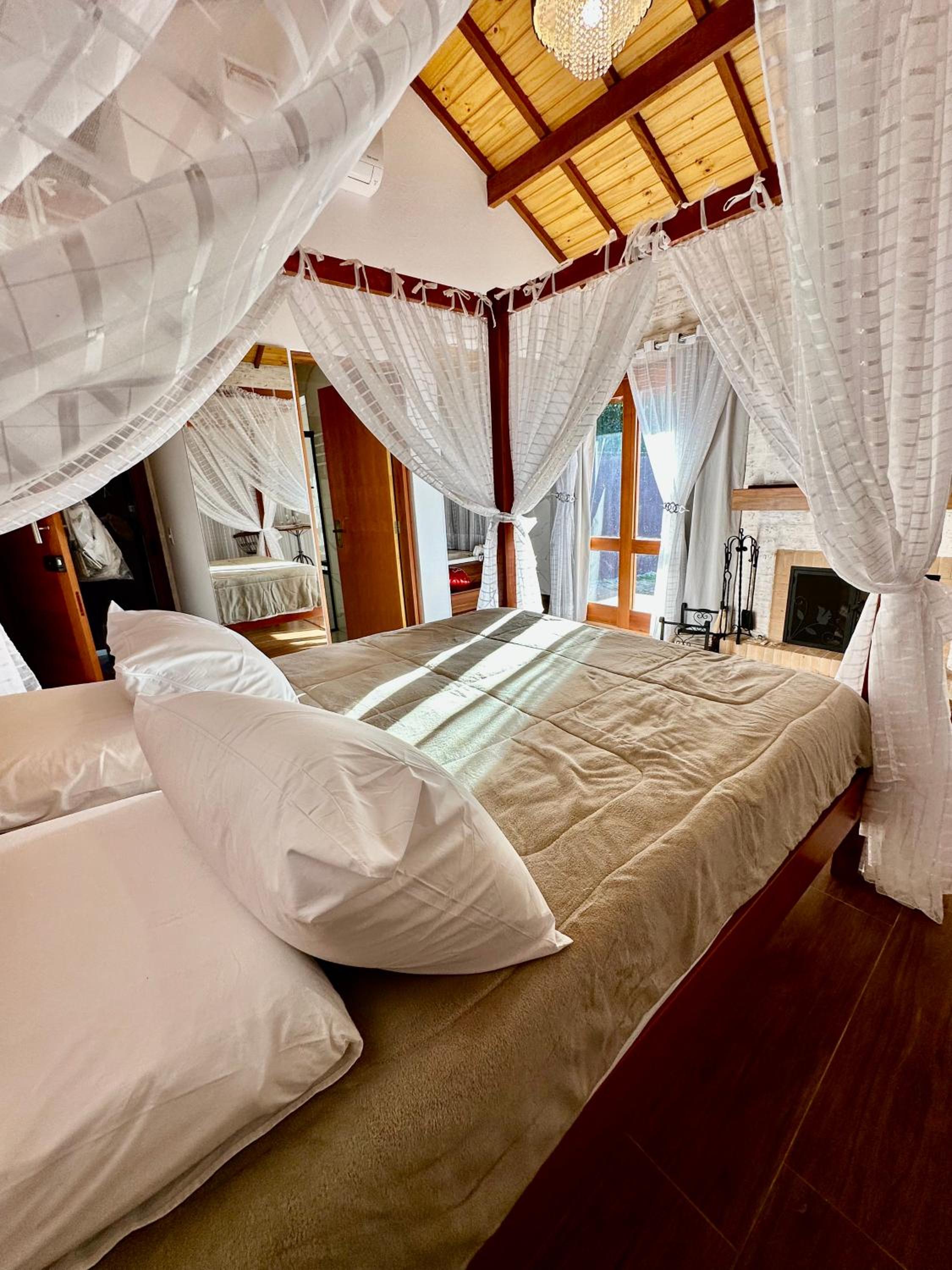 Deluxe Double Room with Bath - Photo 1