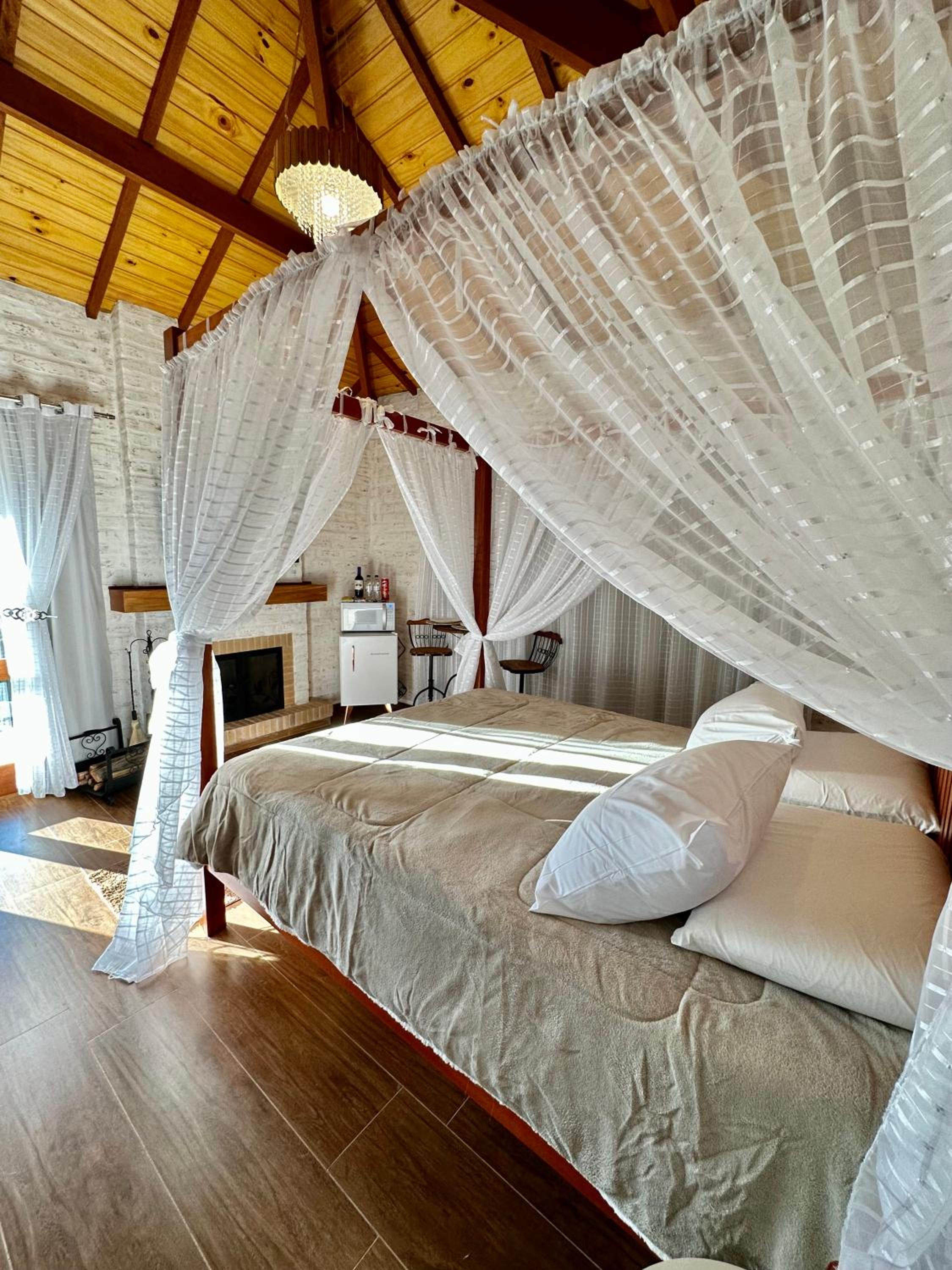 Deluxe Double Room with Bath - Photo 6