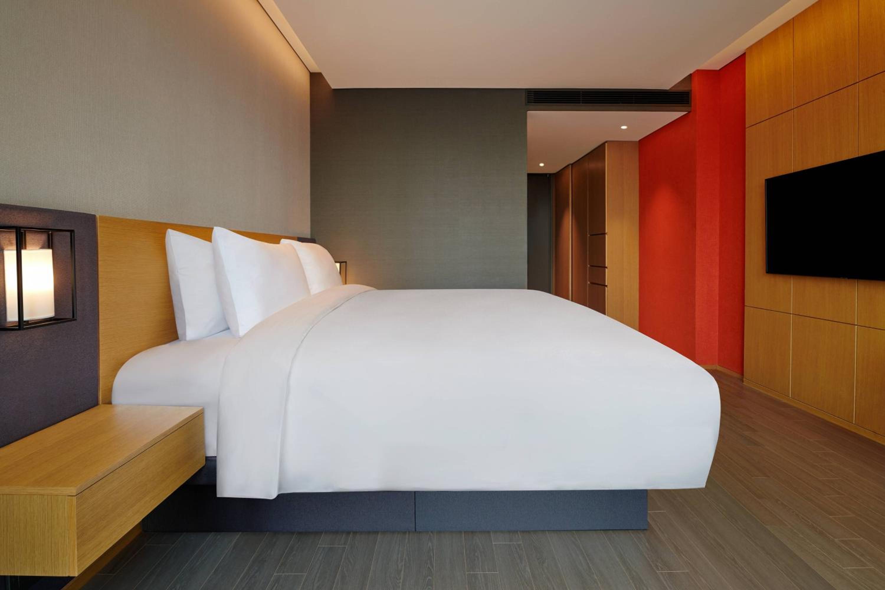 Comfortable, Guest room, 1 King - Photo 2