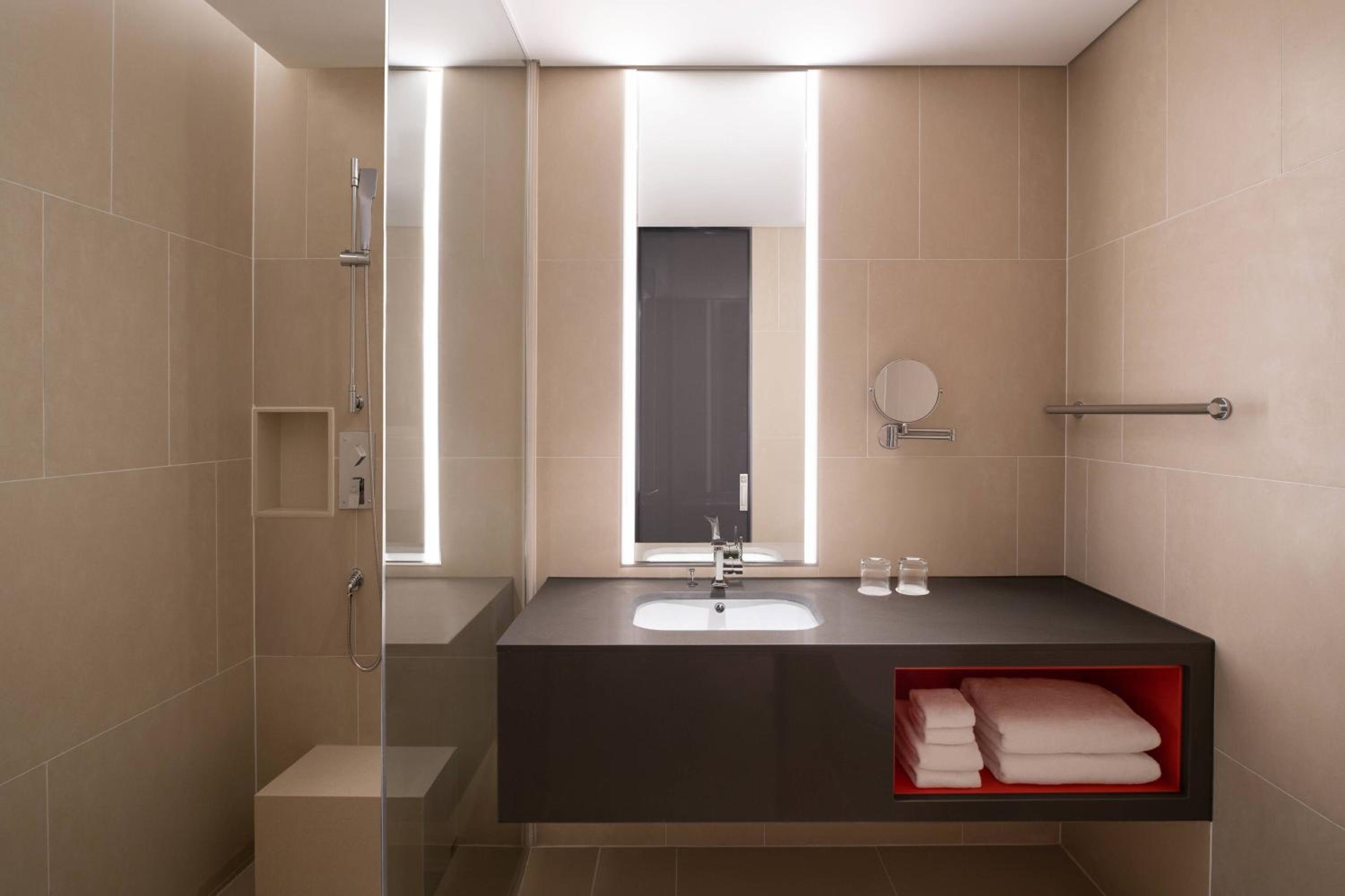Comfortable, Guest room, 1 King - Photo 4