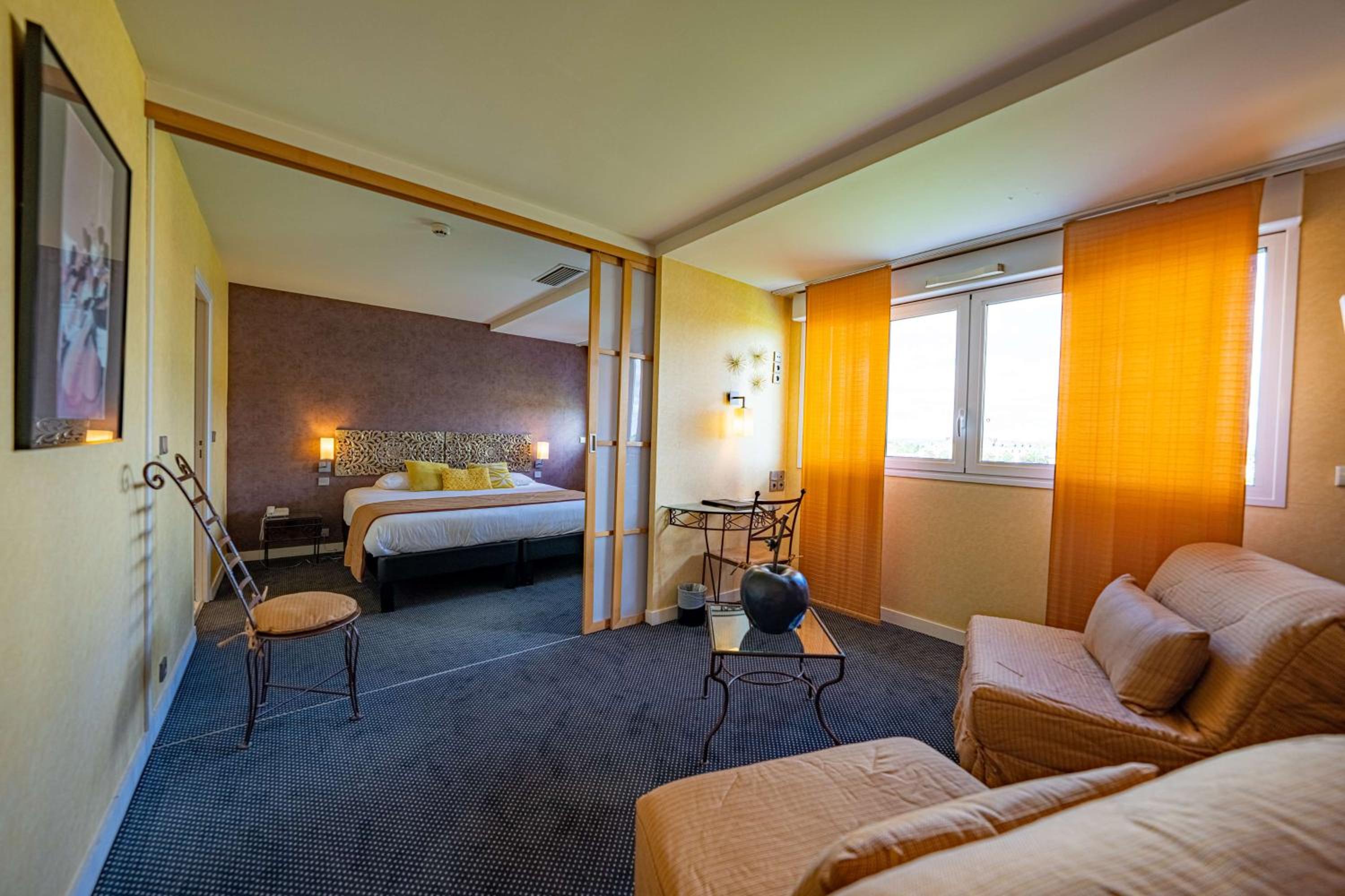 King Suite with River View  - Photo 10