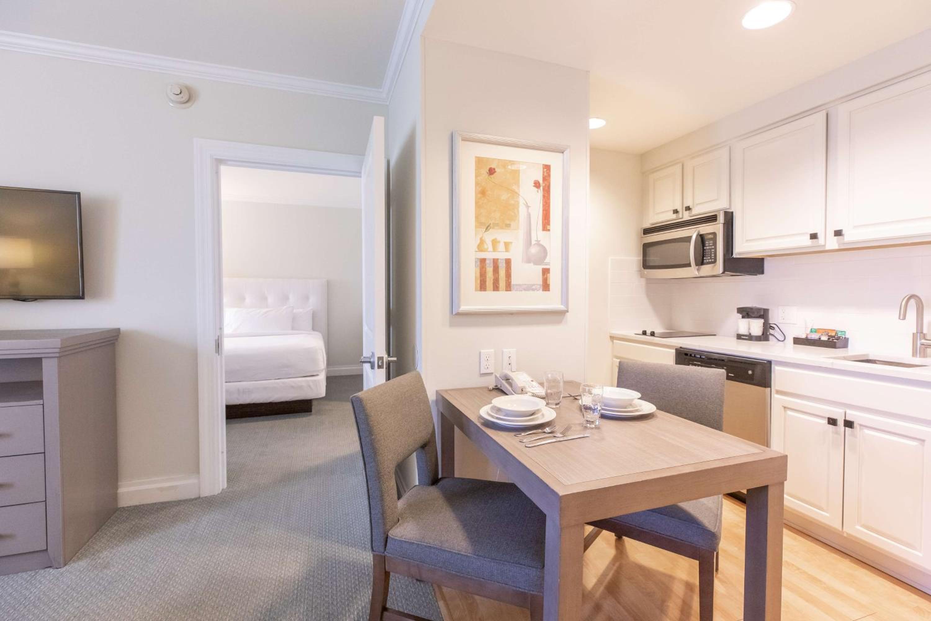 Two-Bedroom Suite - Non-Smoking - Photo 8