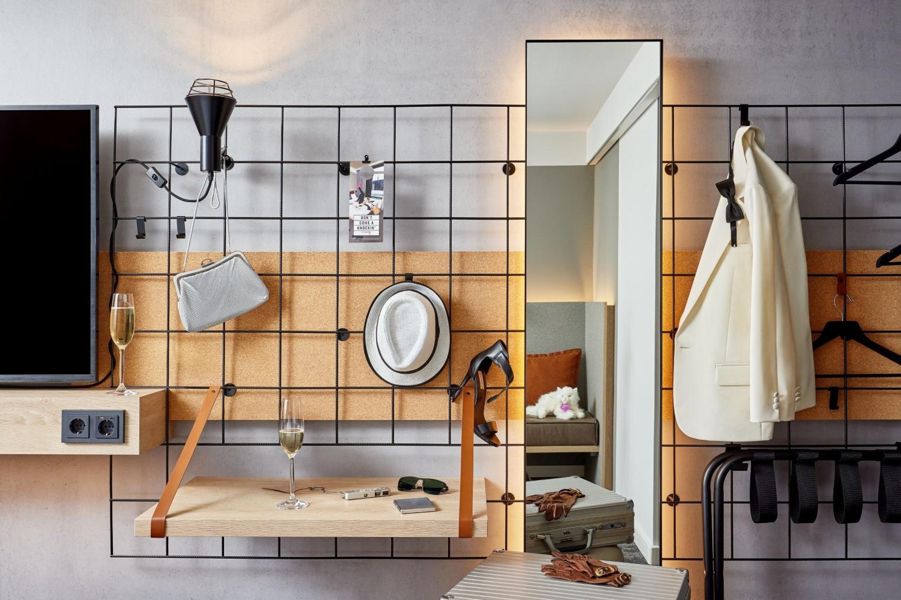 Standard Twin Room - Photo 4