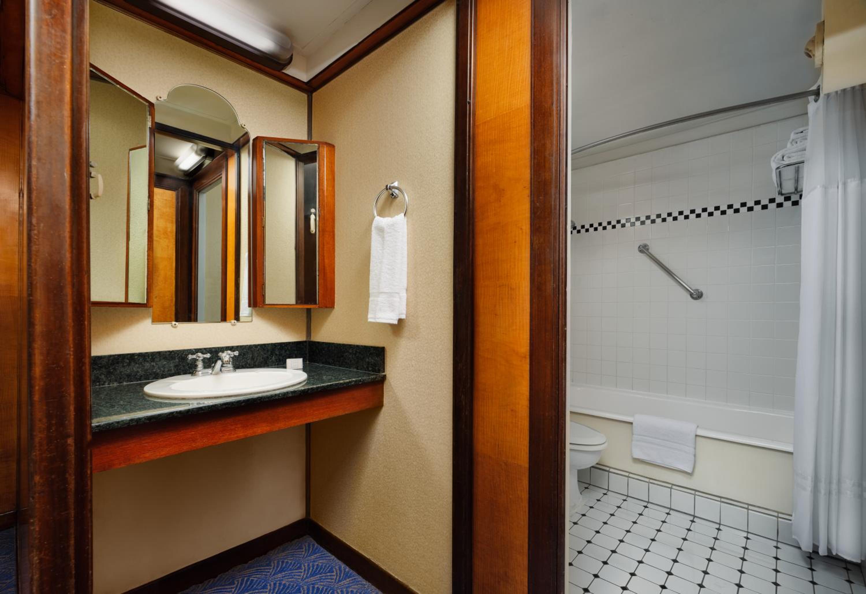 Harbor View Deluxe King - Photo 6