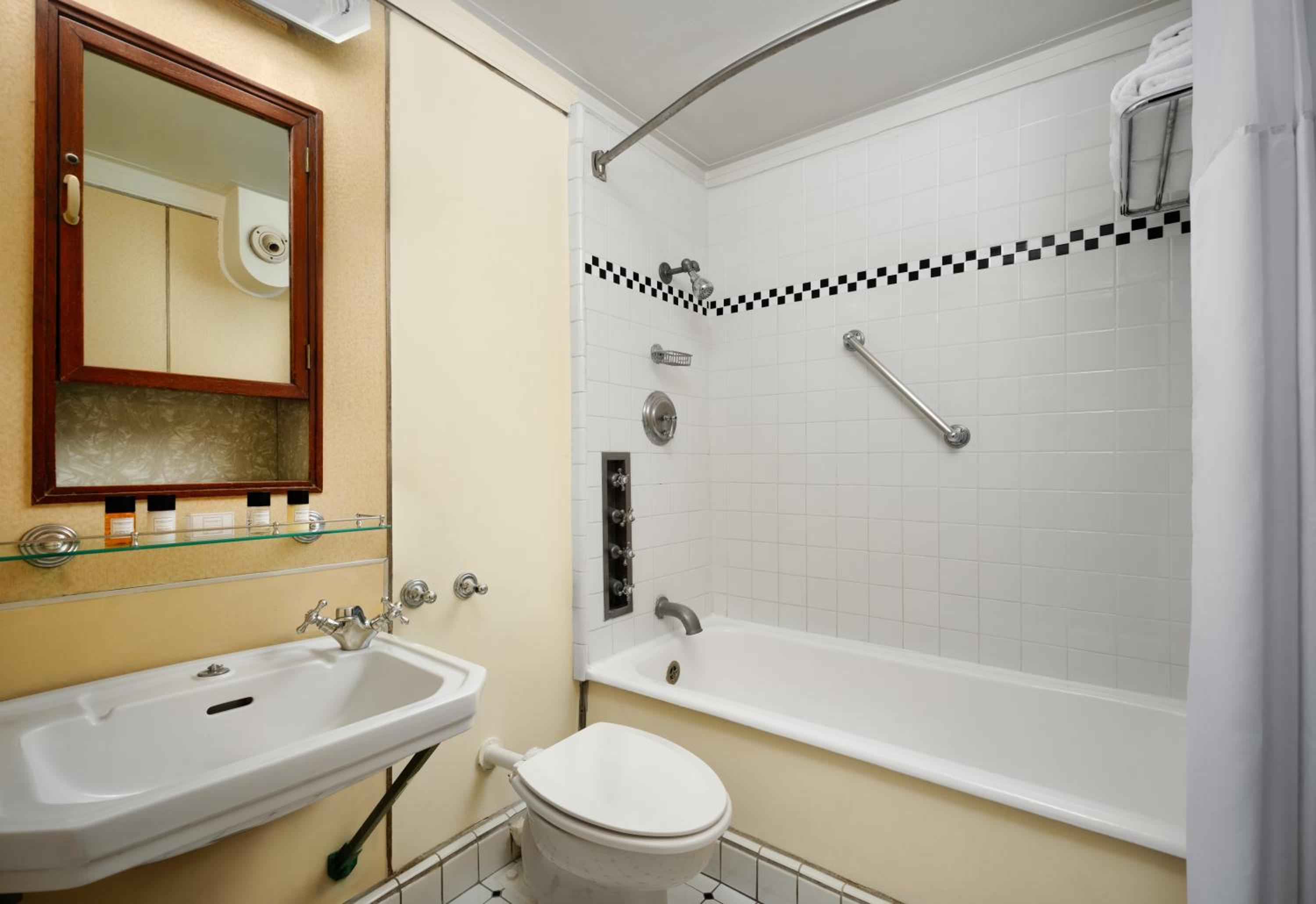 Harbor View Deluxe King - Photo 5