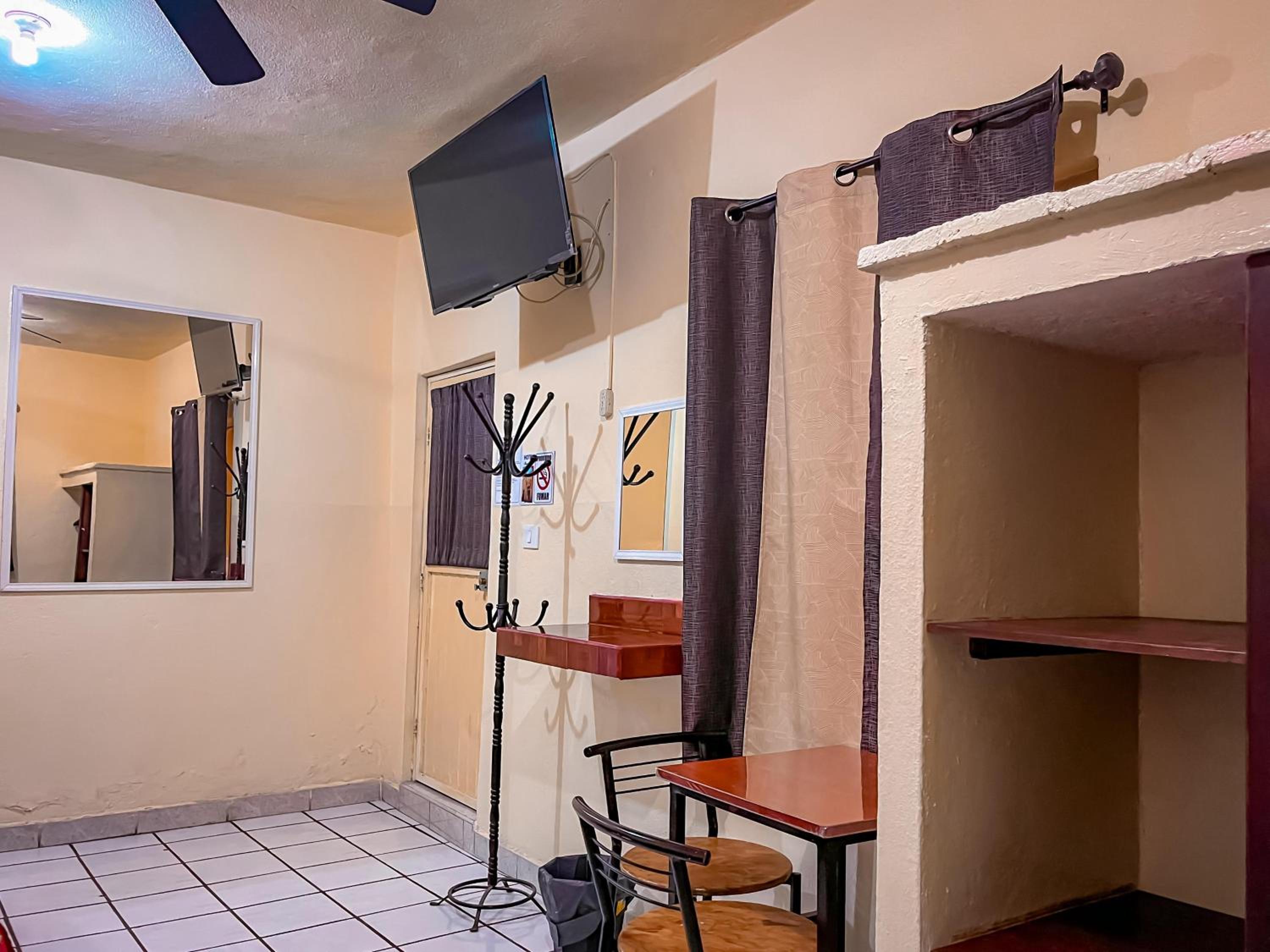 Twin Room - Photo 4