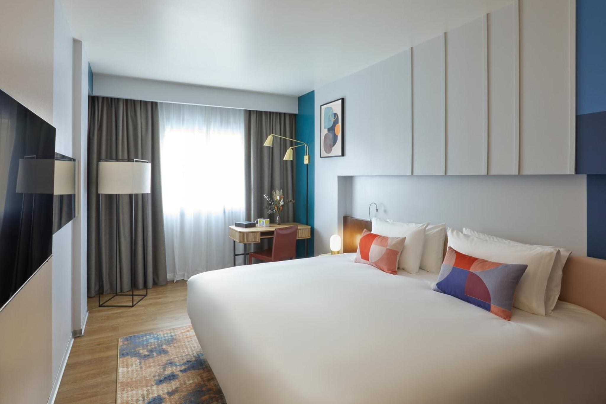 Premium King Room - Photo 2