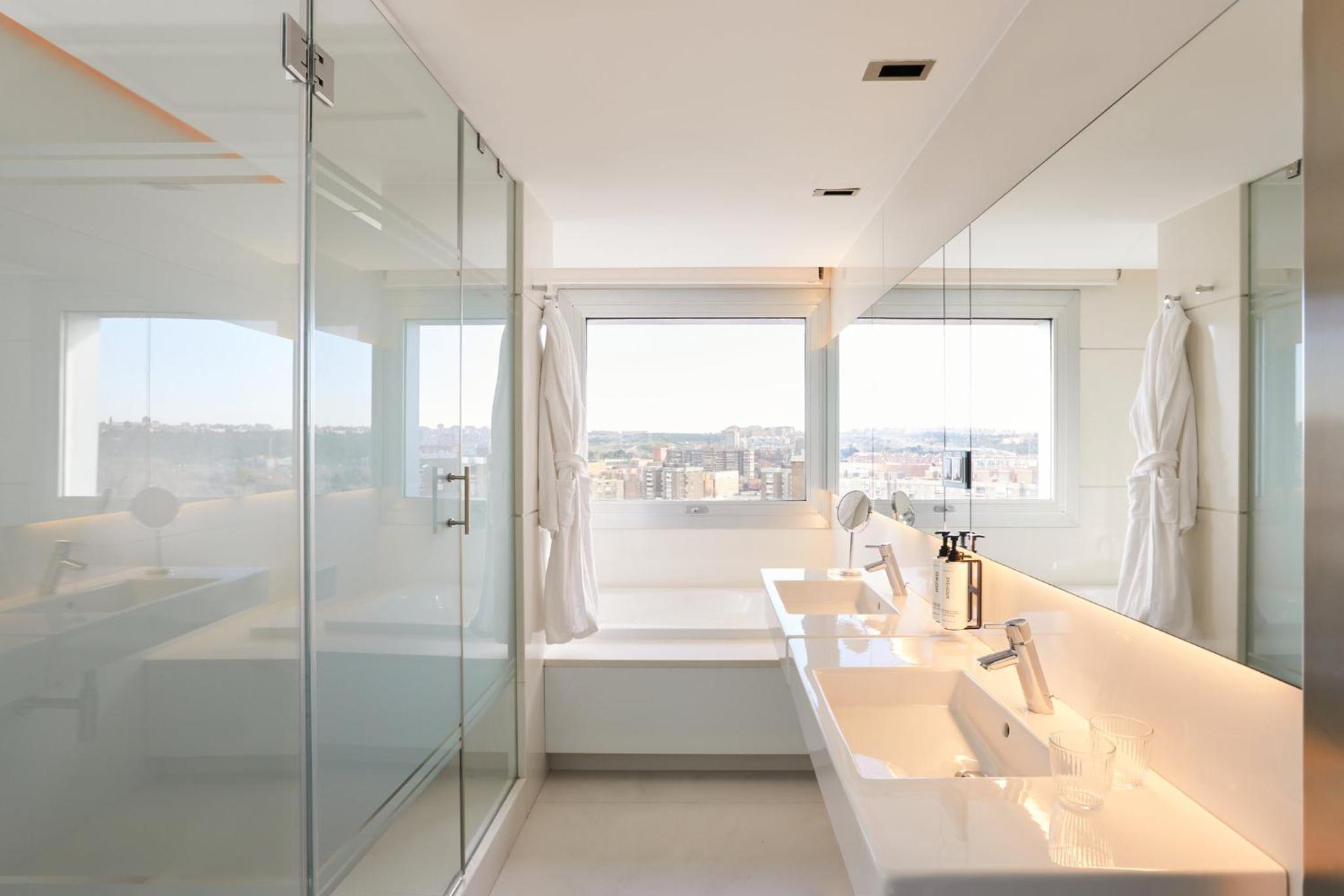 Madrid Suite - Photo 6