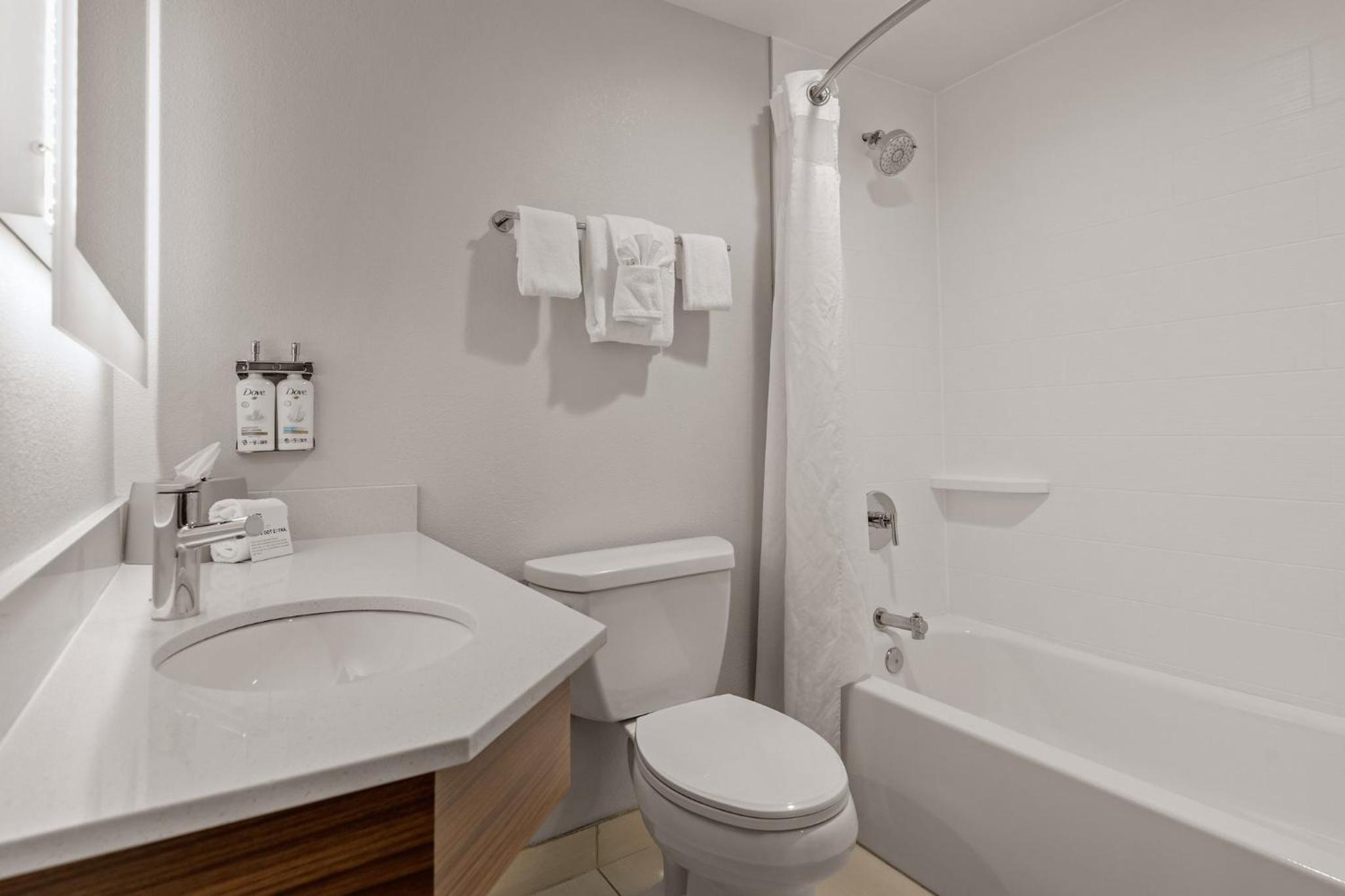 Deluxe Double Room with Two Double Beds - Non-Smoking - Photo 4