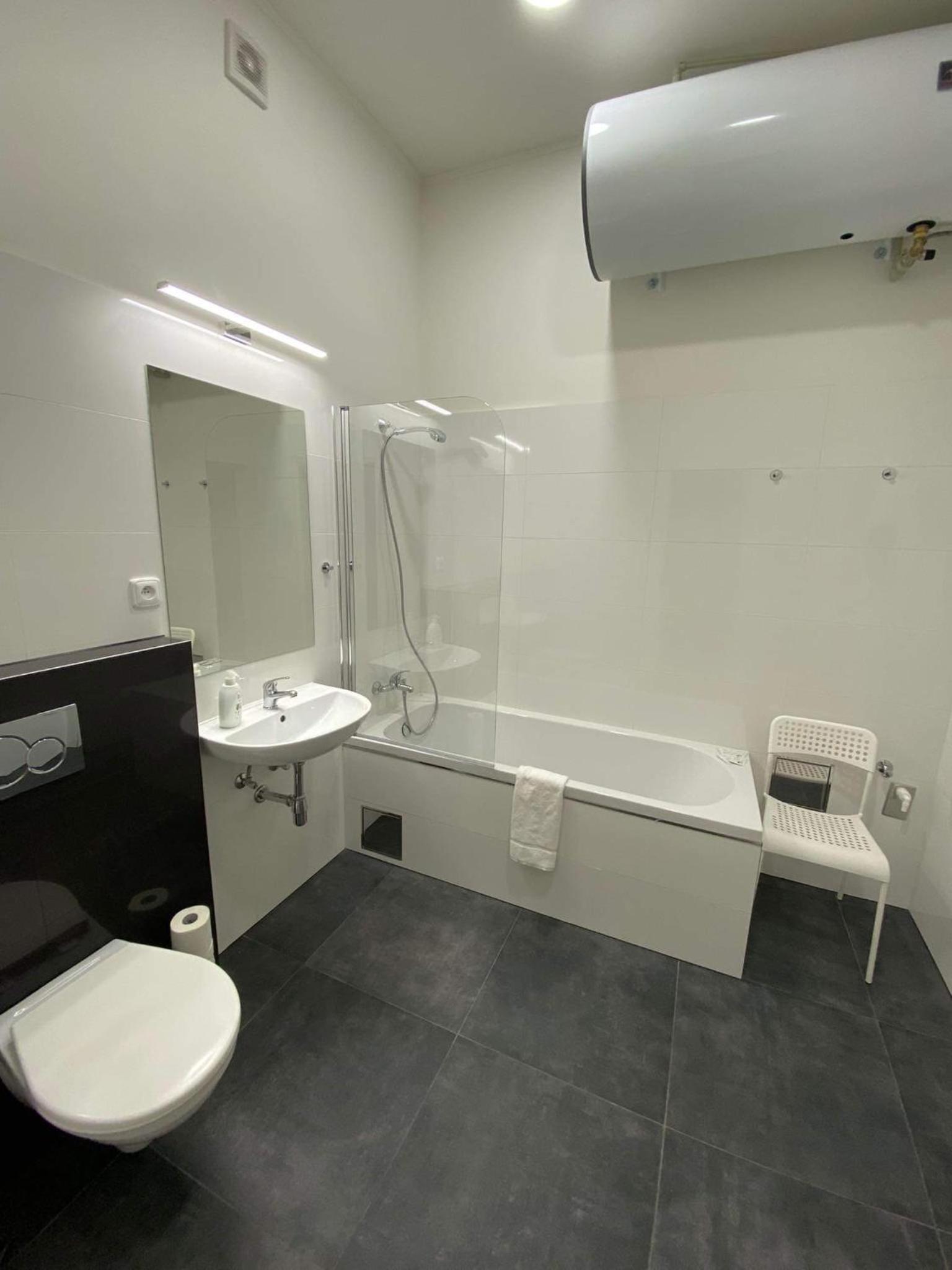 Apartment with Balcony and External Bathroom thumbnail 6