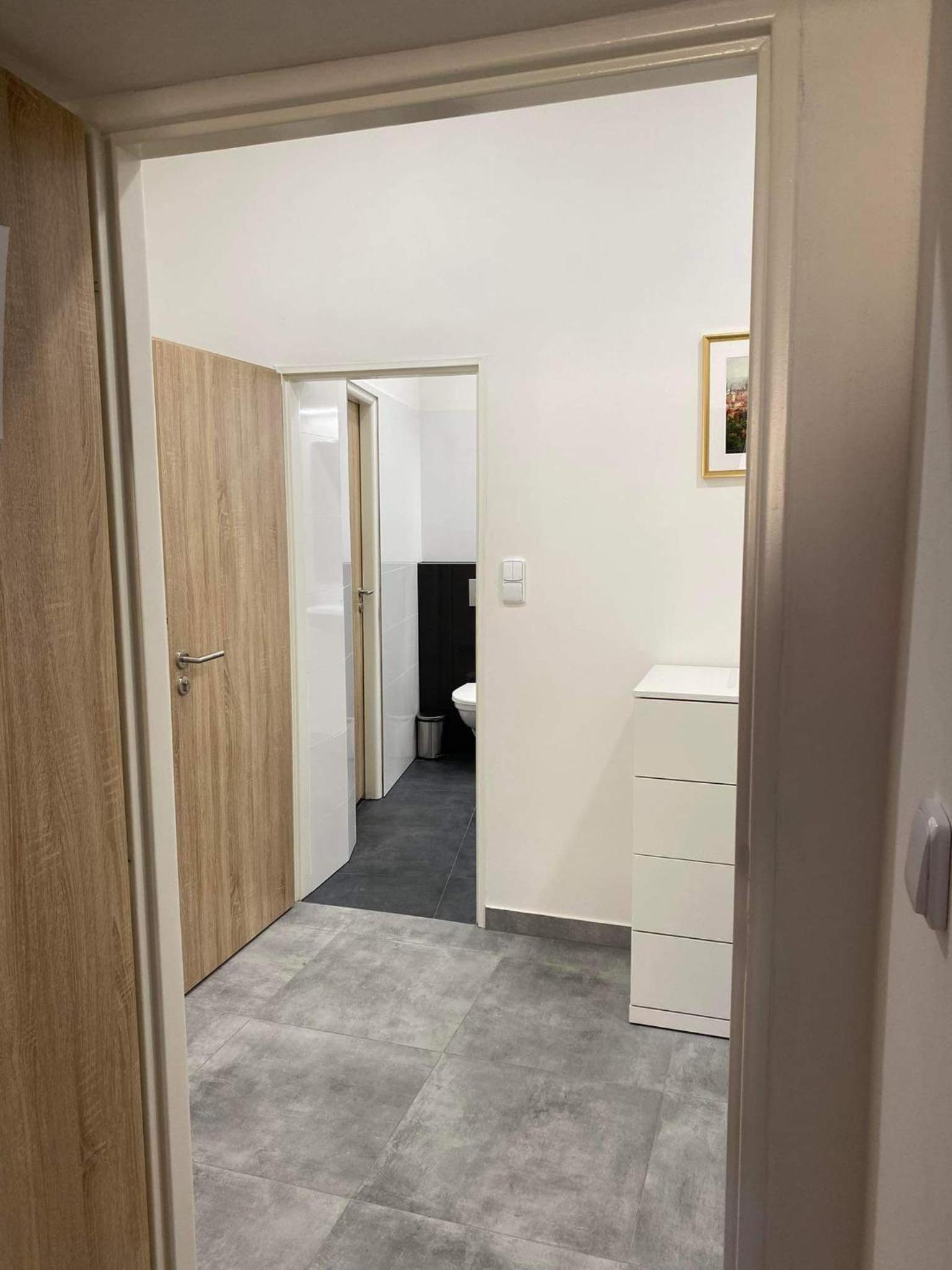 Apartment with Balcony and External Bathroom thumbnail 5