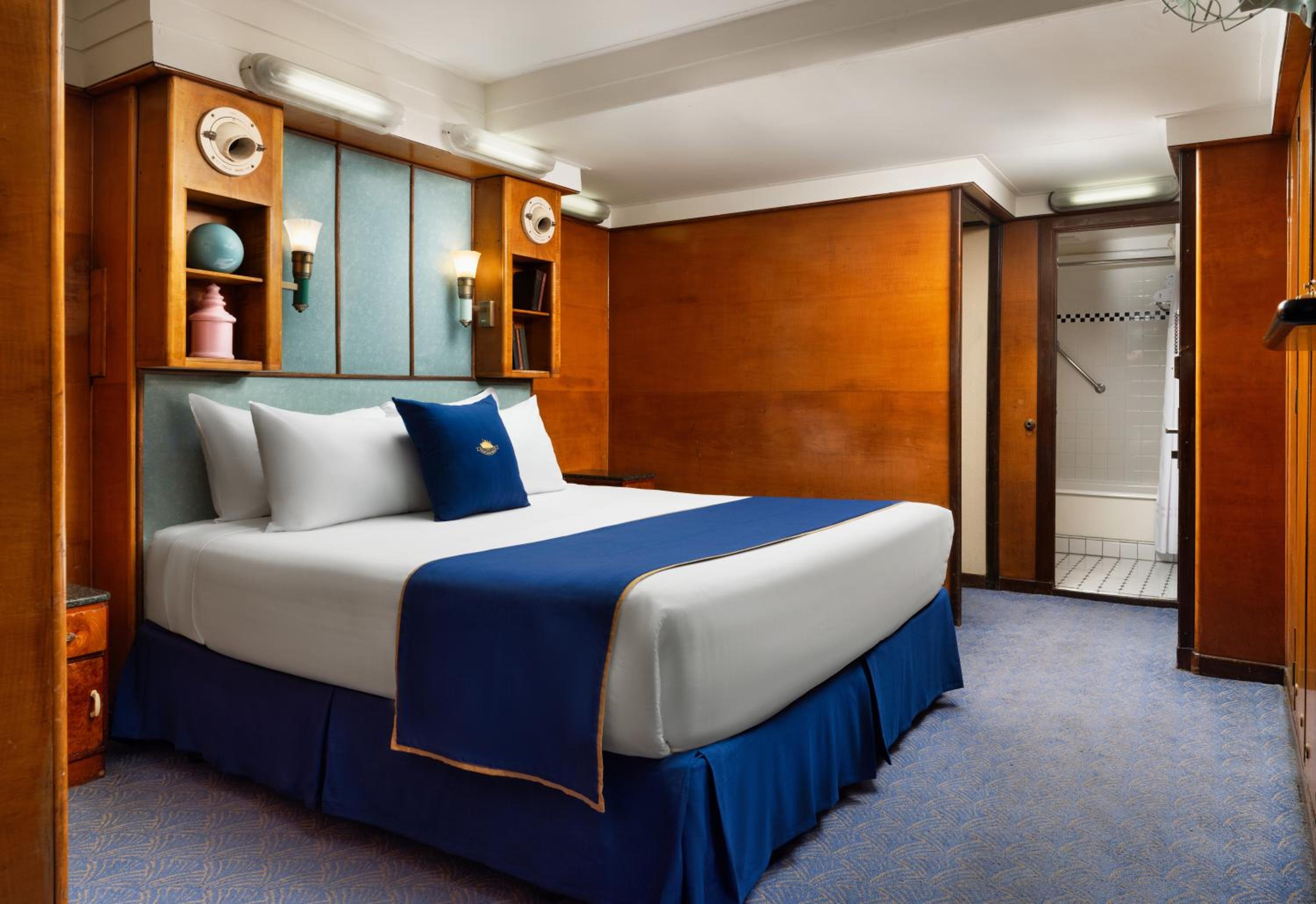 Harbor View Deluxe King - Photo 1