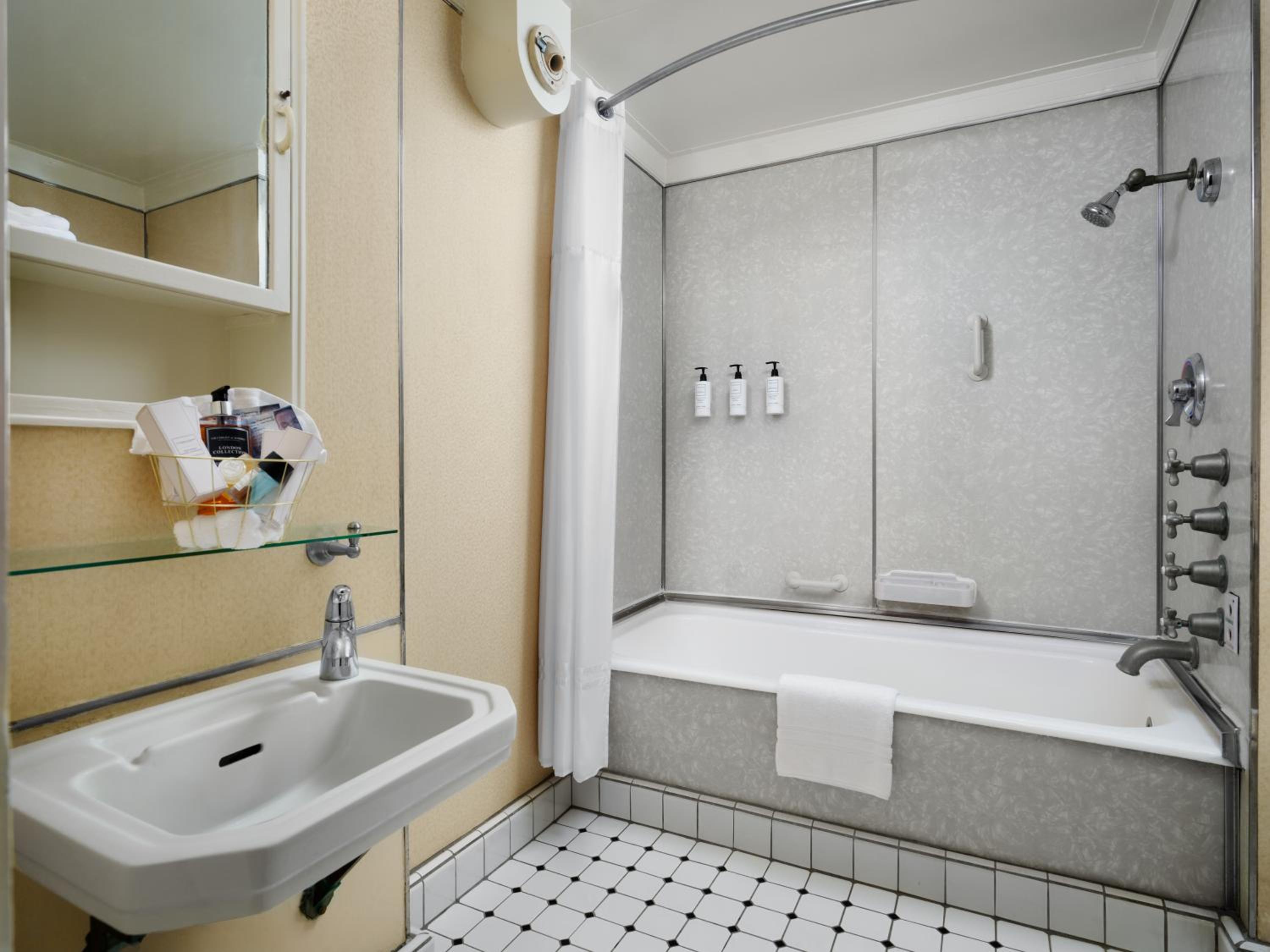 Suite - Photo 4