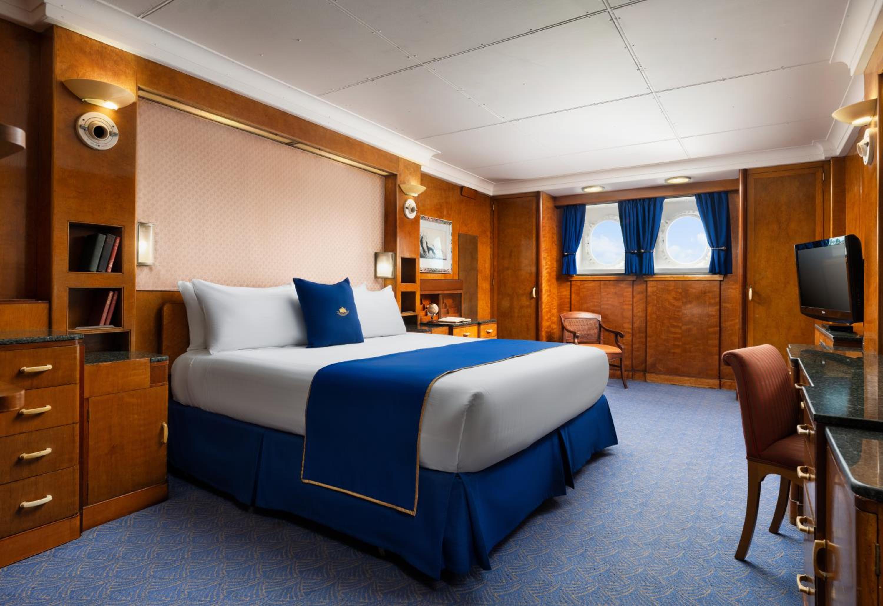 Suite - Photo 1
