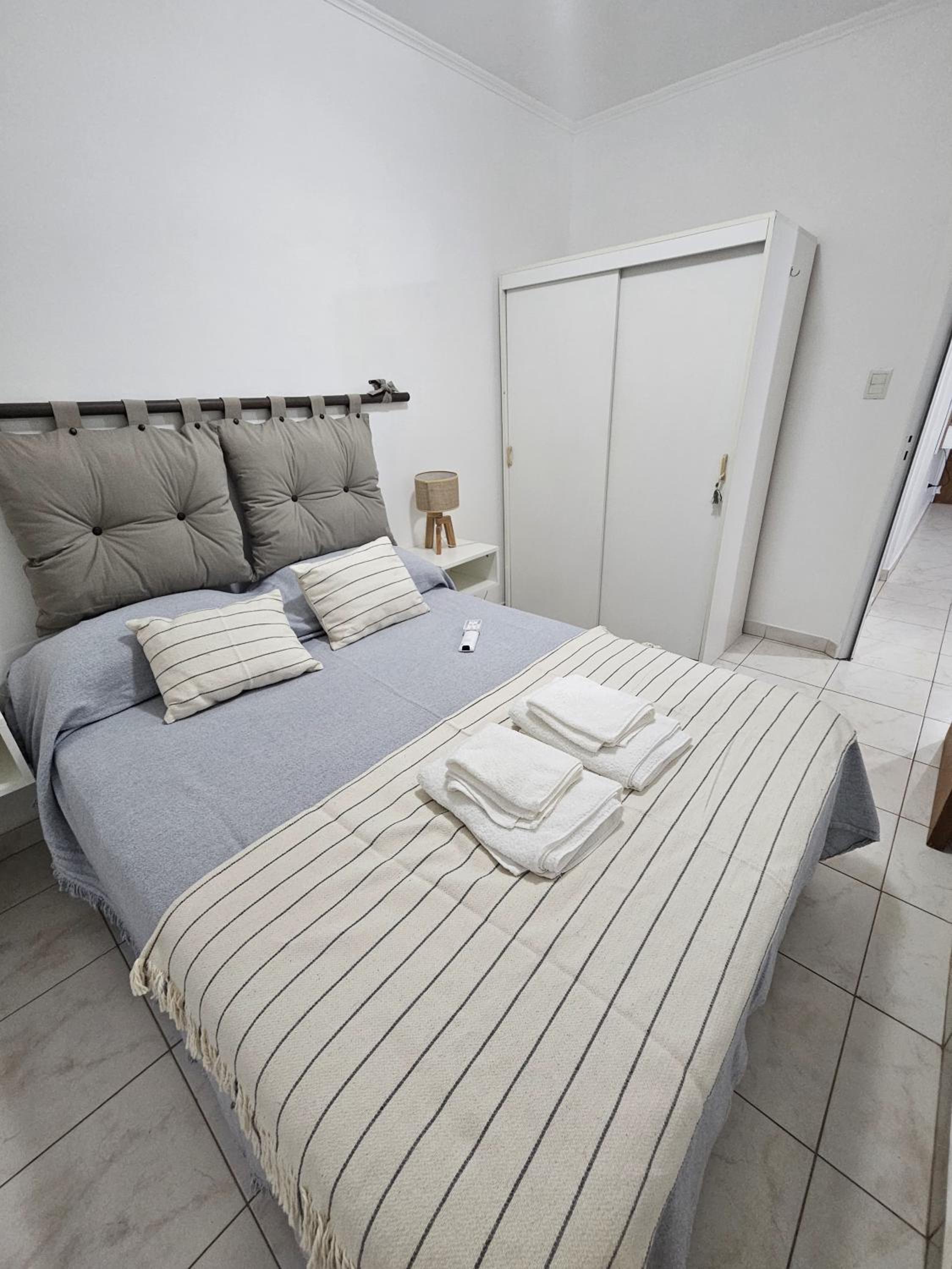 One-Bedroom Apartment photo 1