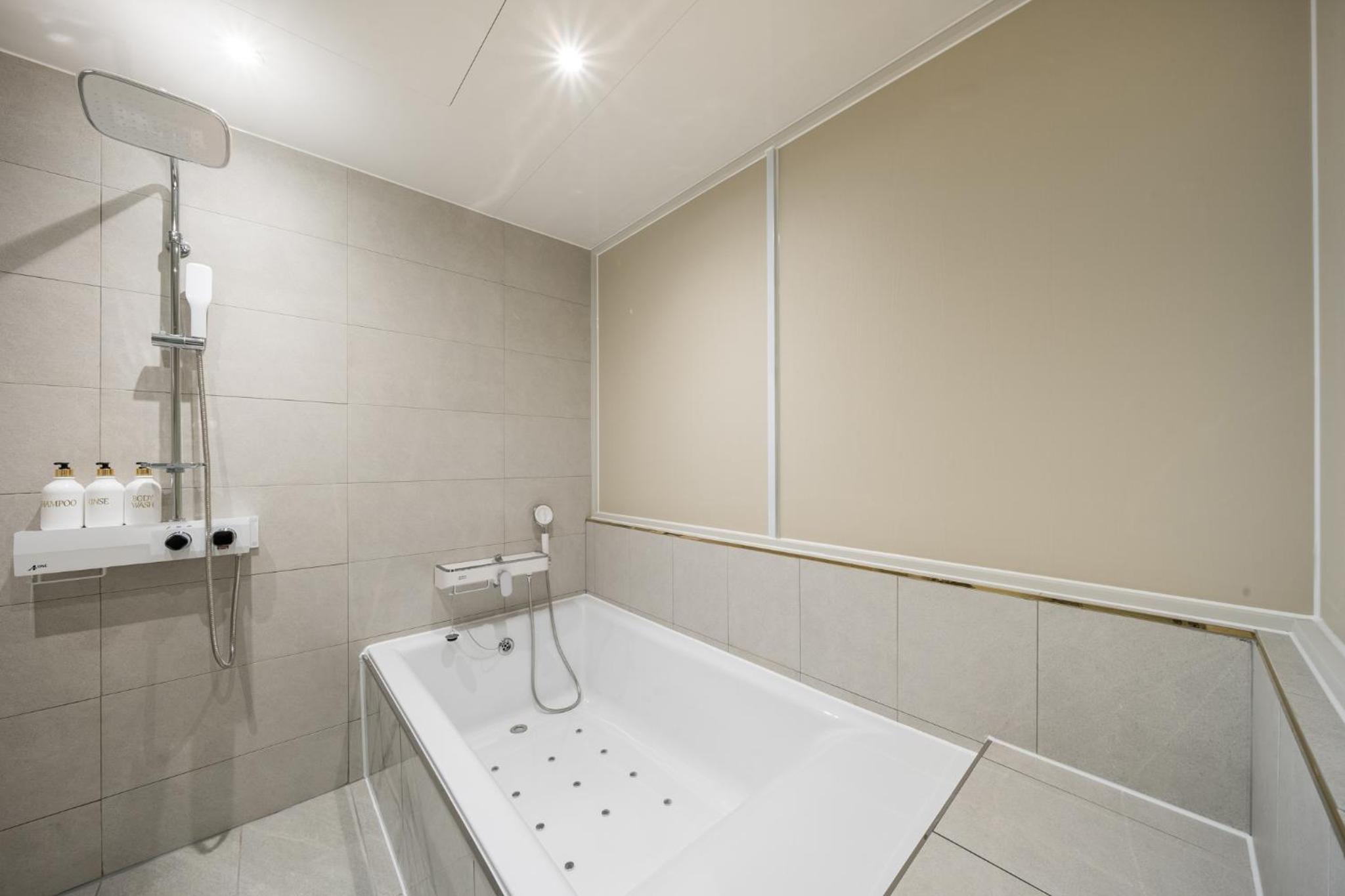 Suite - Photo 6