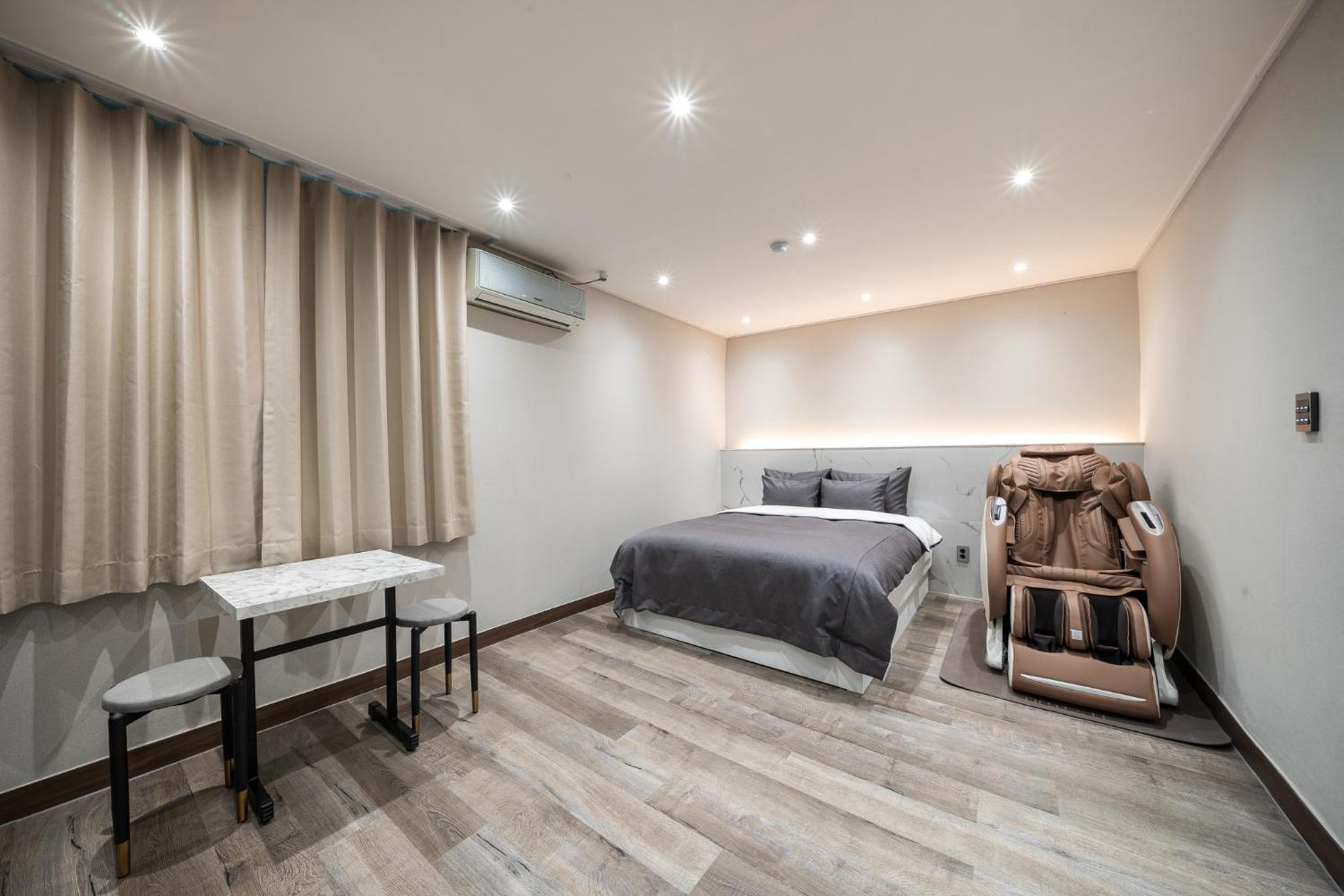 Suite - Photo 3