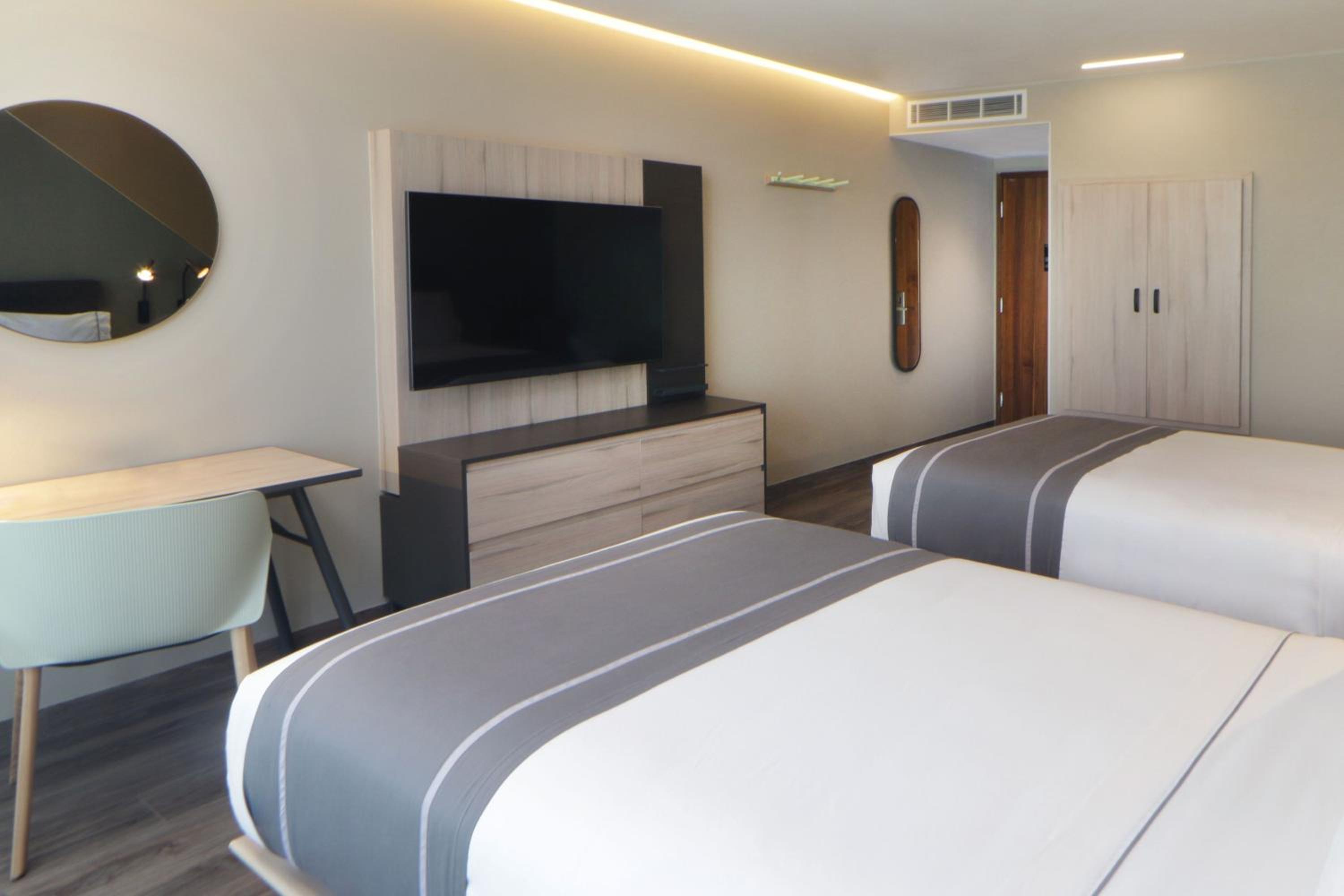 Double Room with Two Double Beds - Photo 4