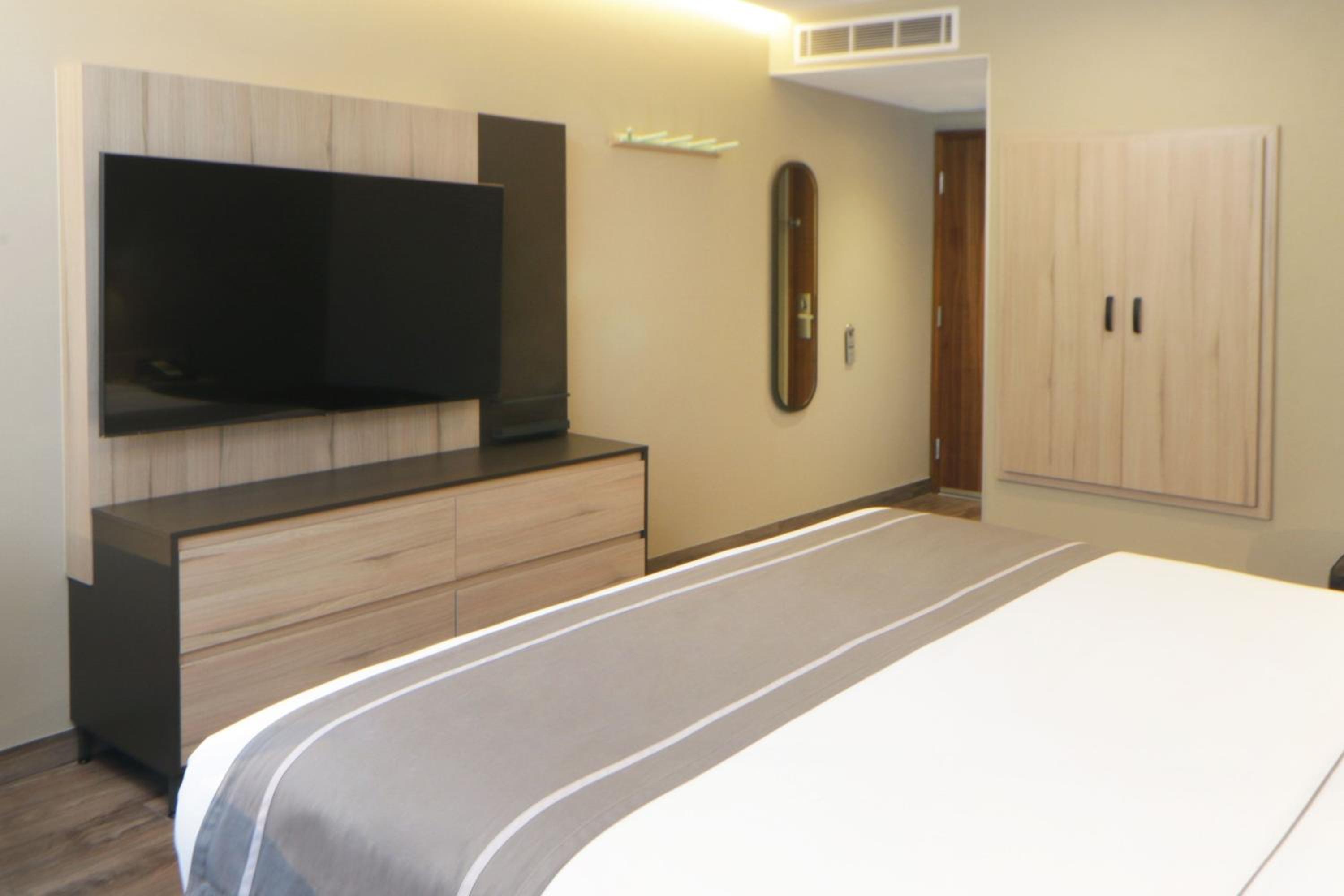 King Room with Terrace - Photo 5