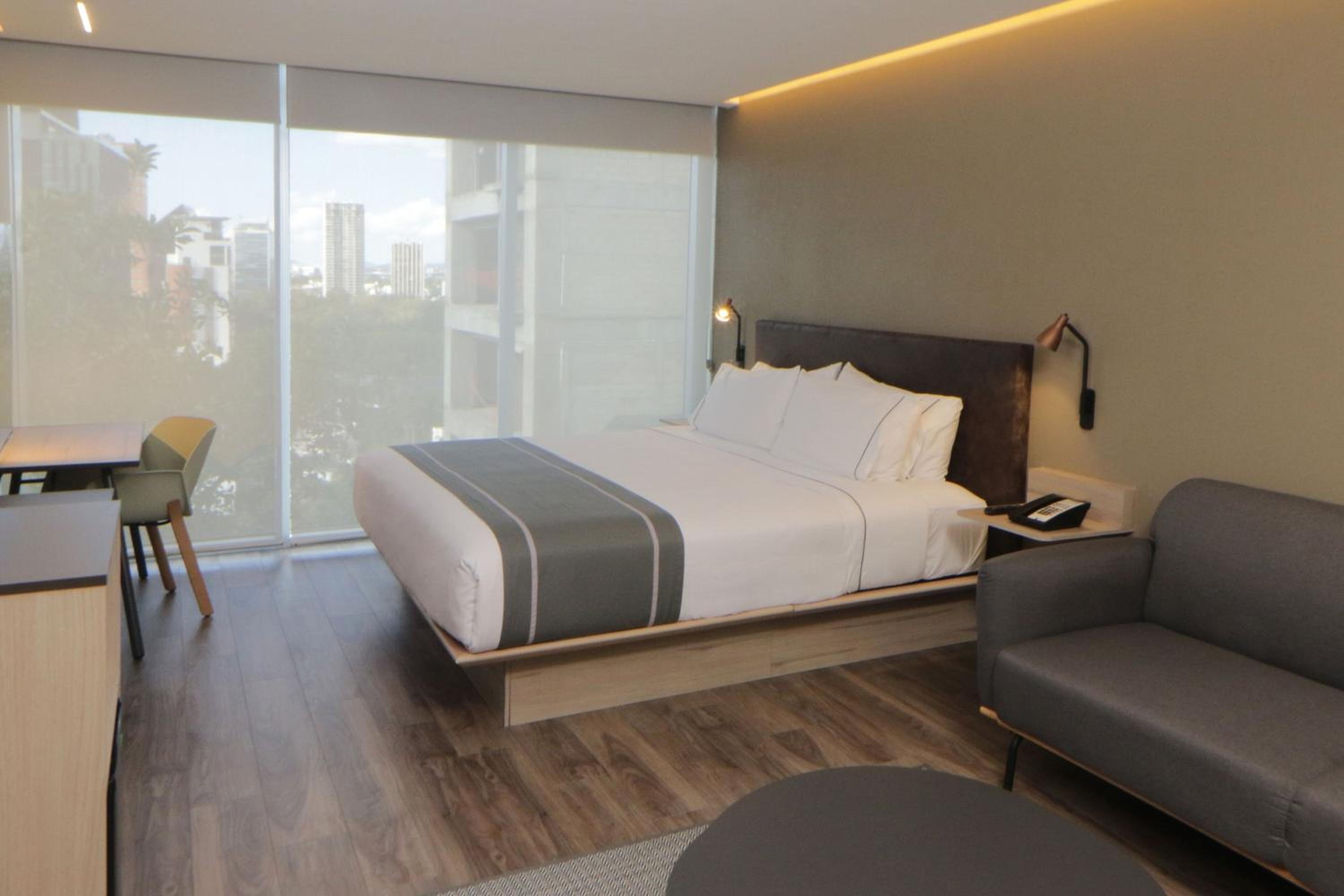 One-Bedroom King Suite with Sofa Bed - Photo 8