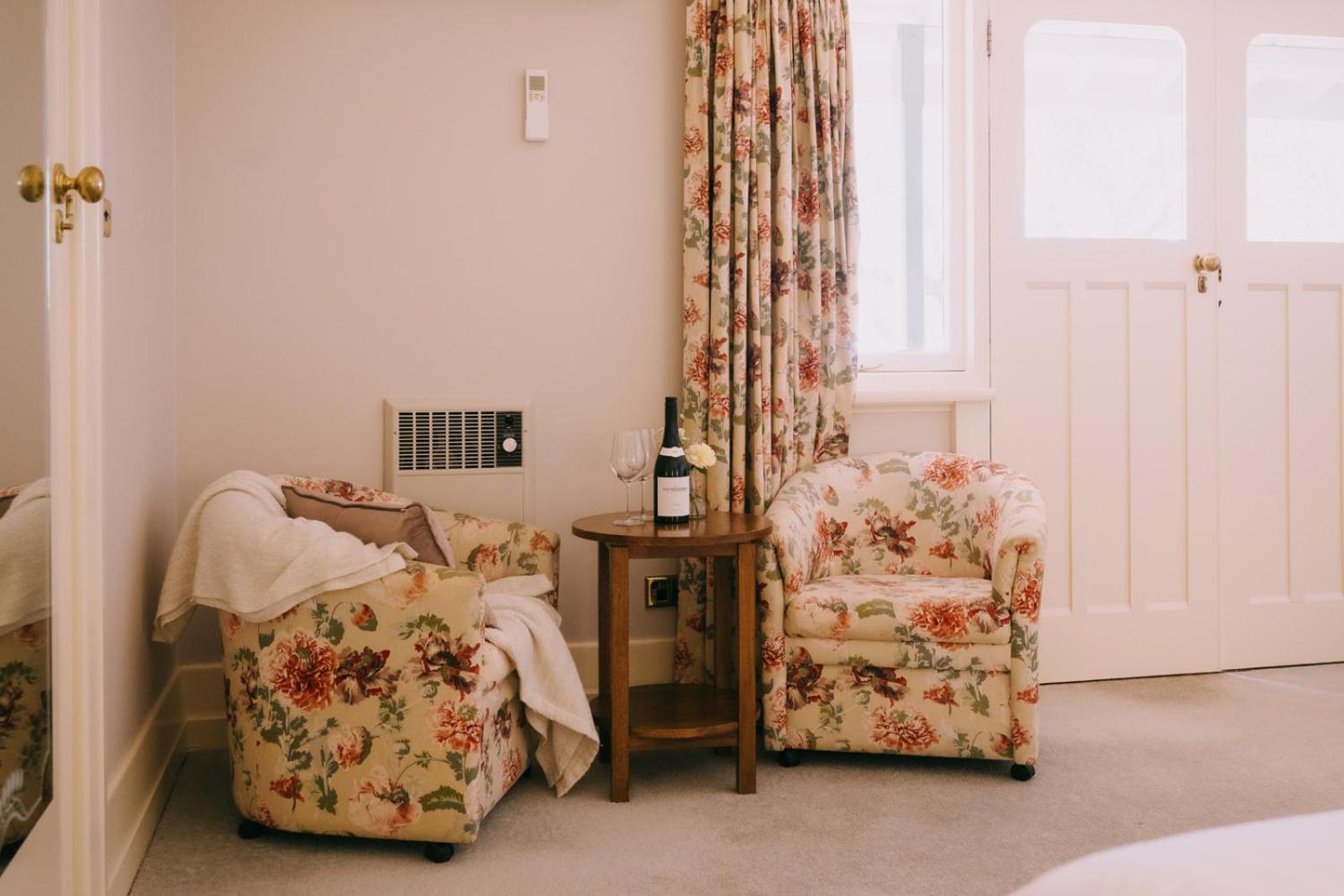 Deluxe King Suite photo 2