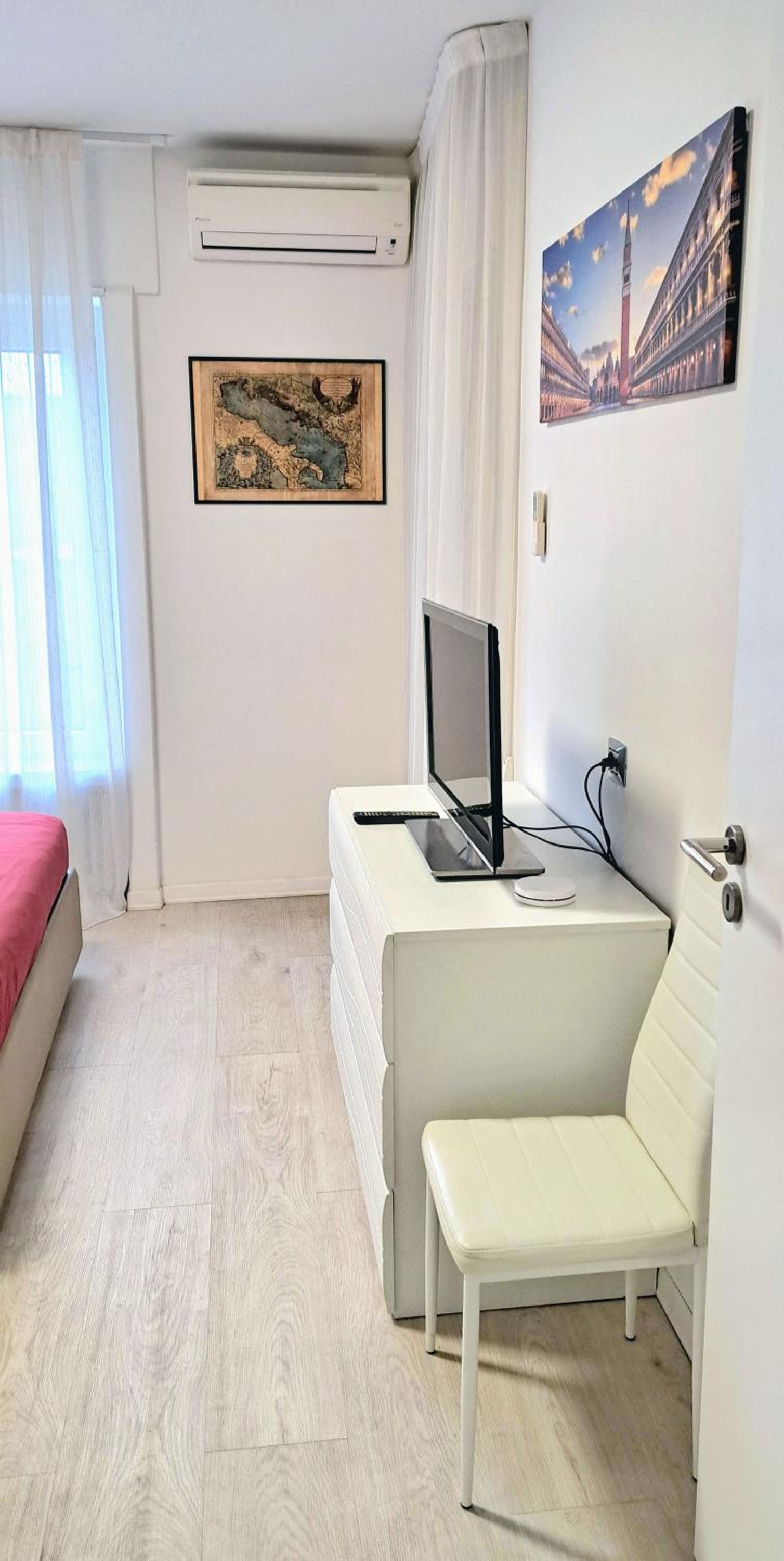 One-Bedroom Apartment photo 3