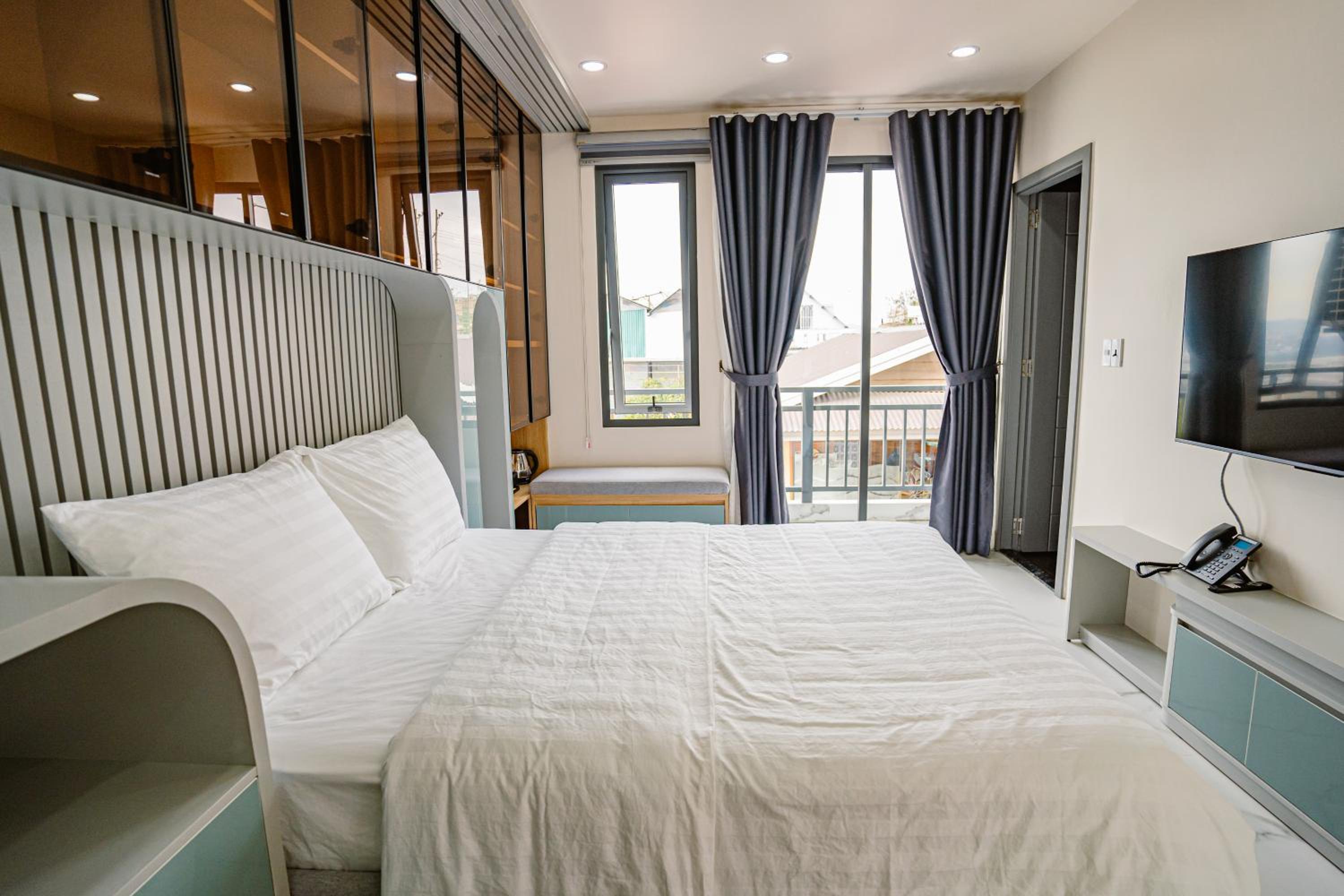Standard Queen Room - Photo 7