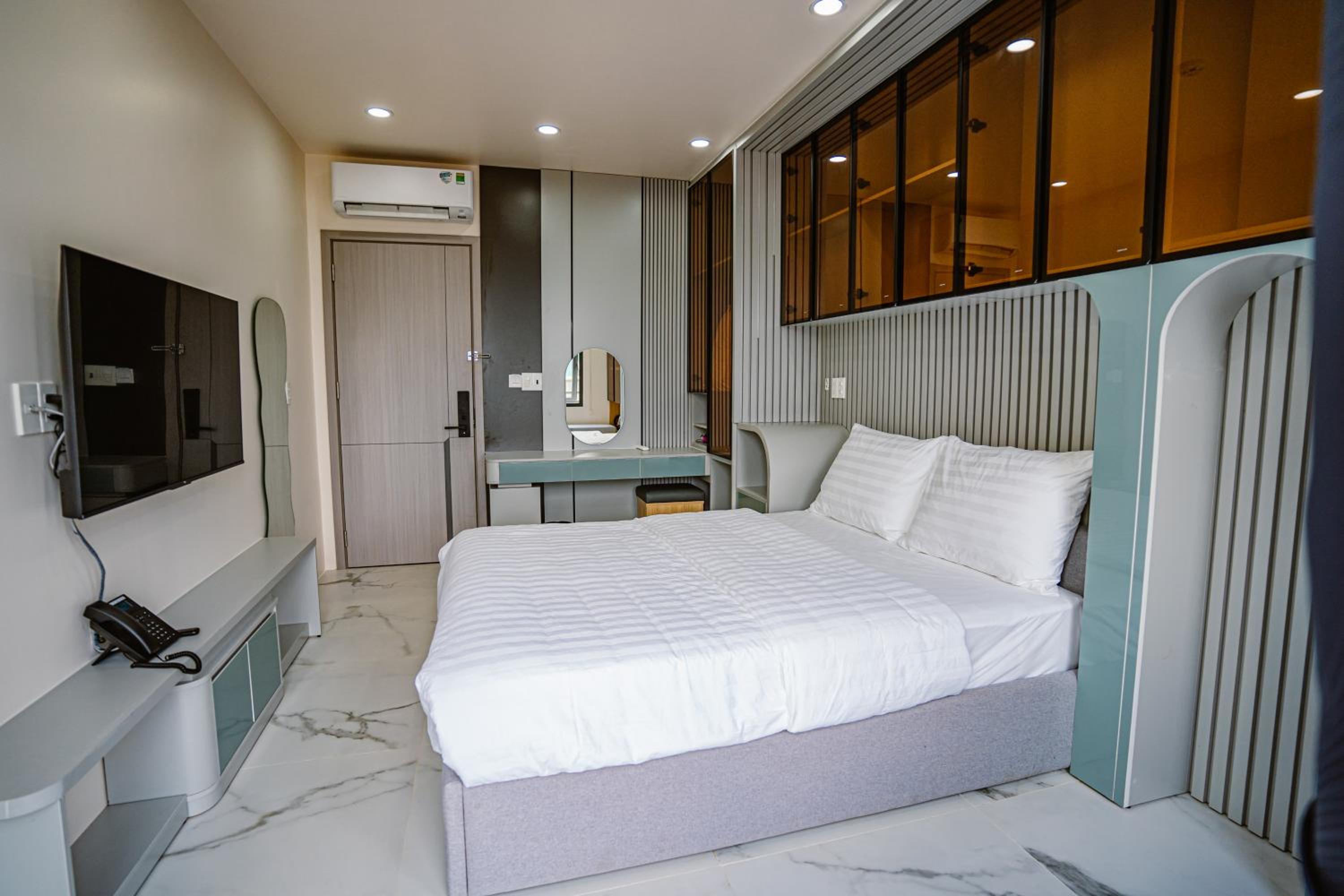 Standard Queen Room - Photo 10