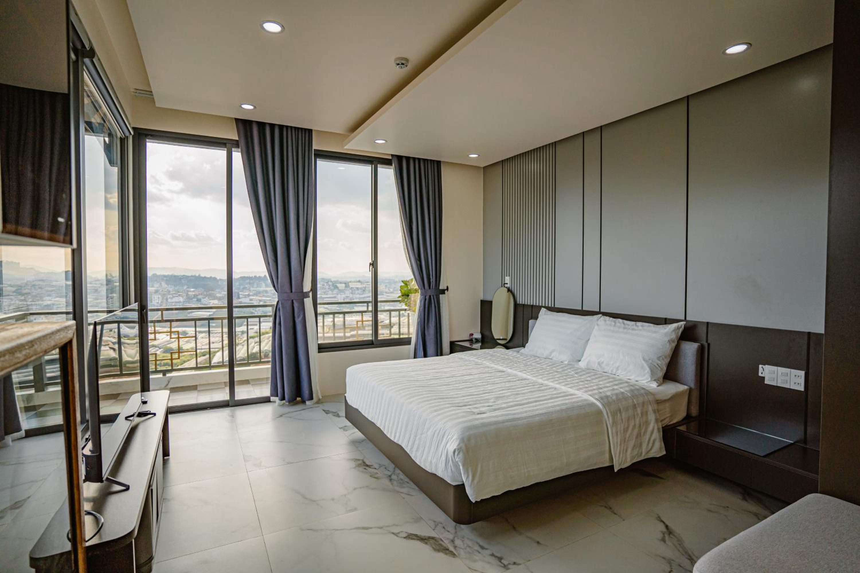 Suite - Photo 12