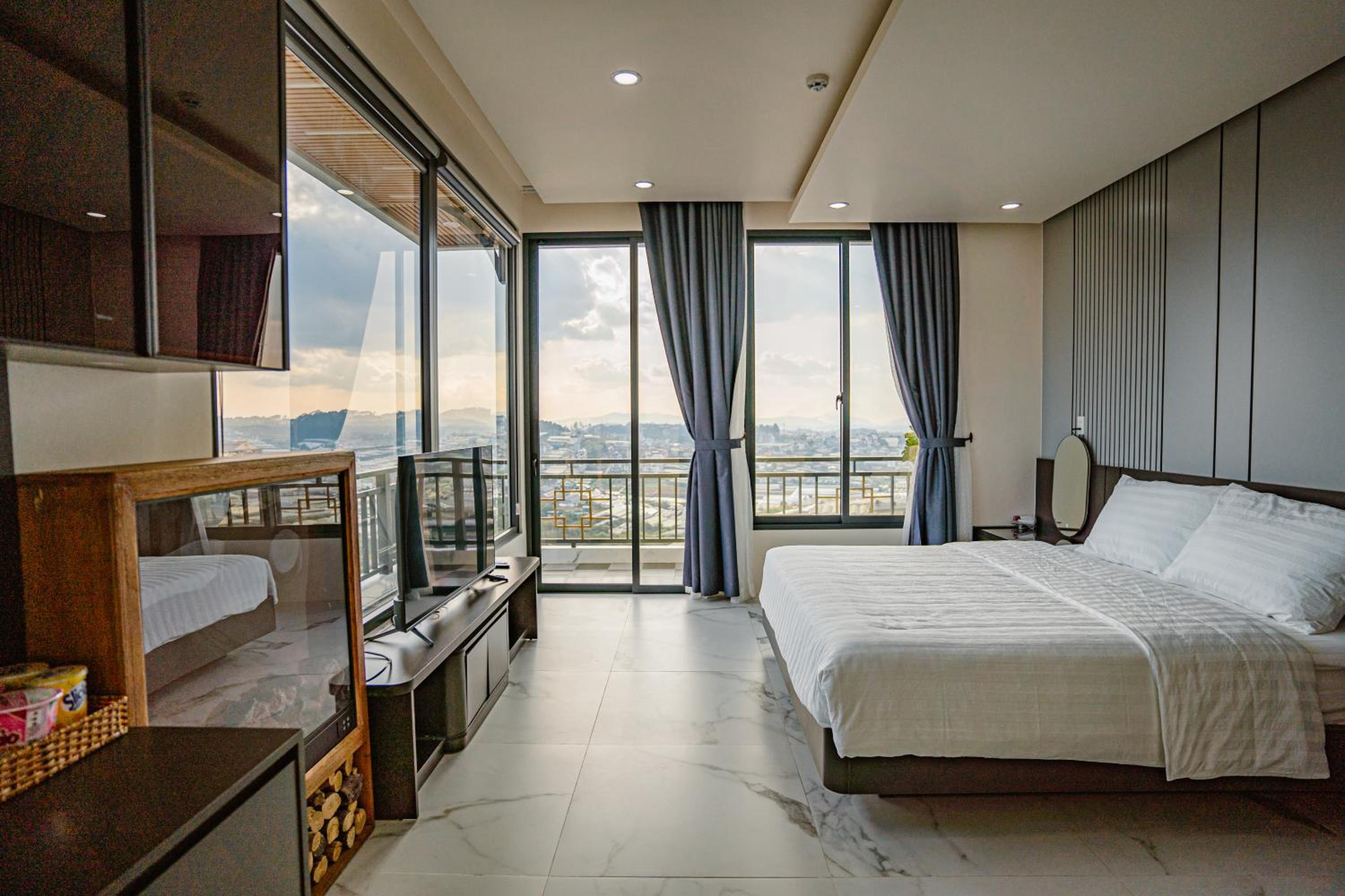 Suite - Photo 10