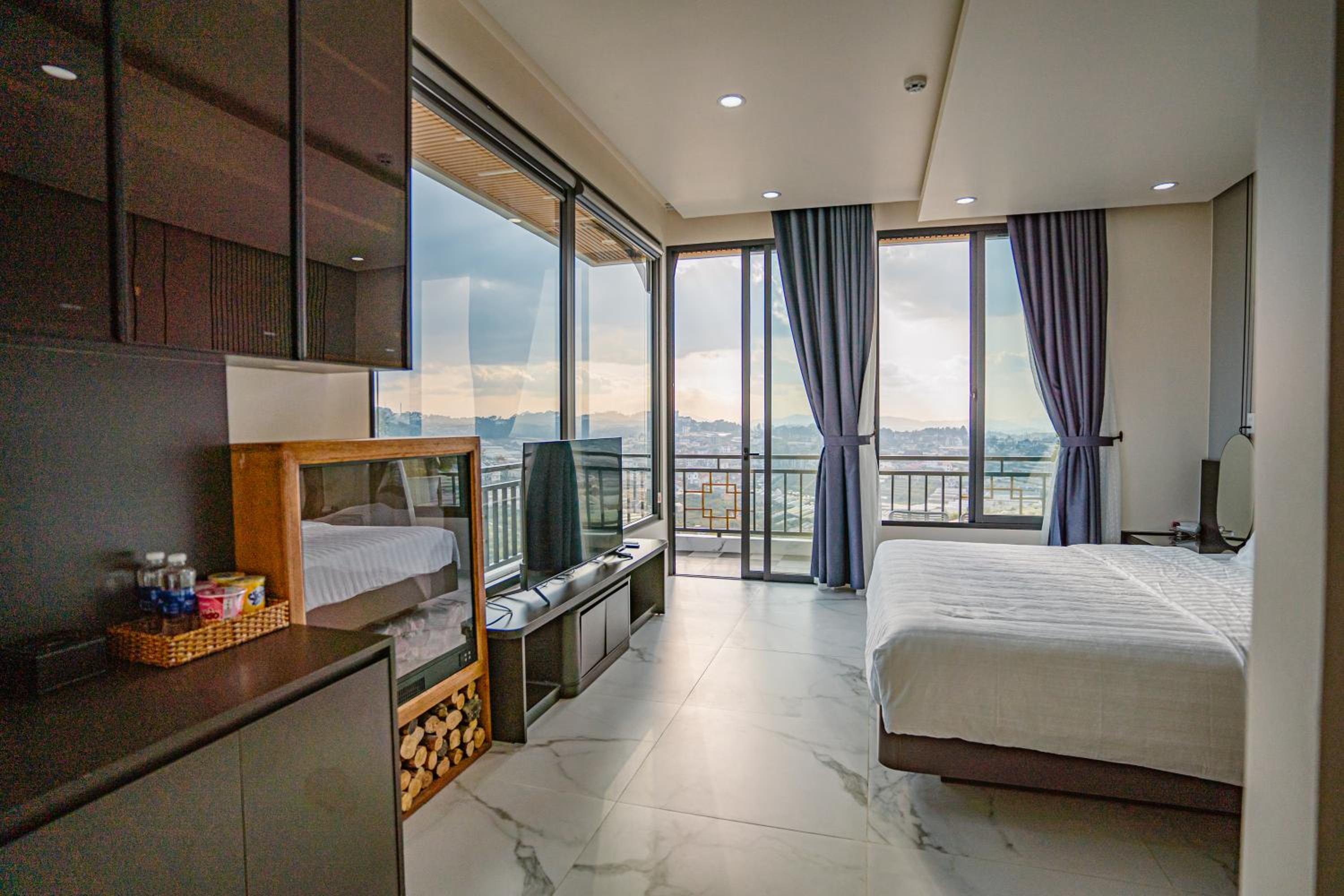Suite - Photo 11