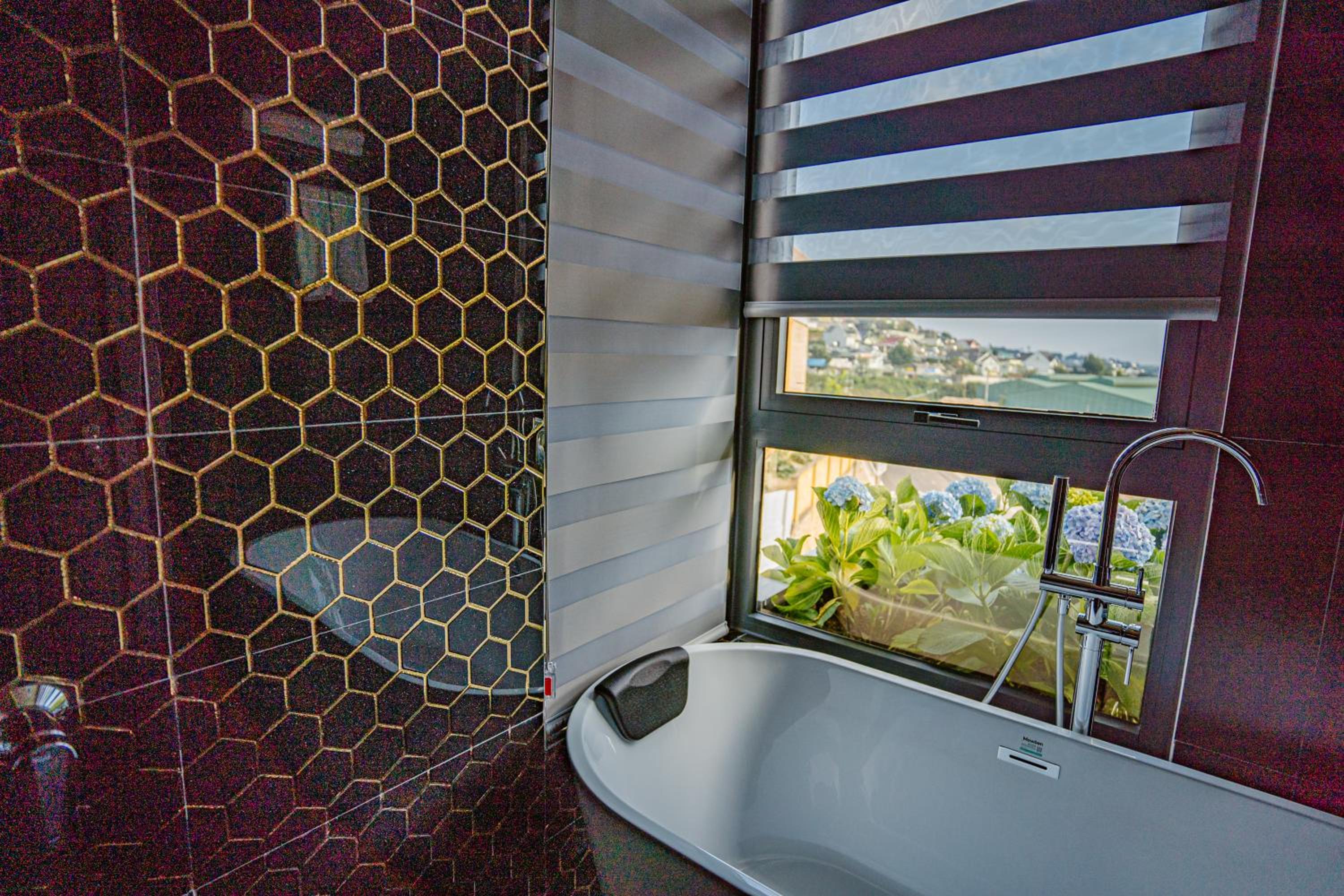 Suite - Photo 7