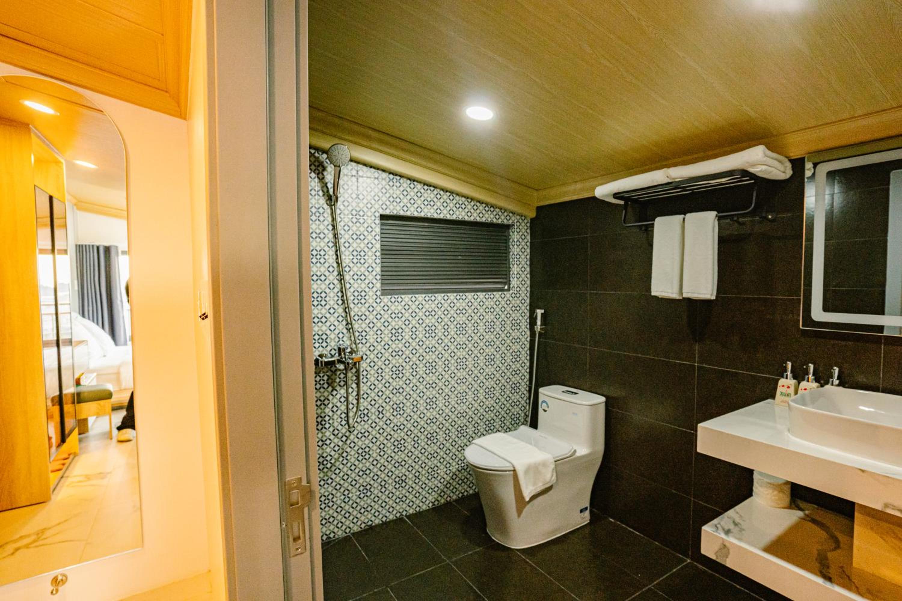 Queen Room - Photo 7